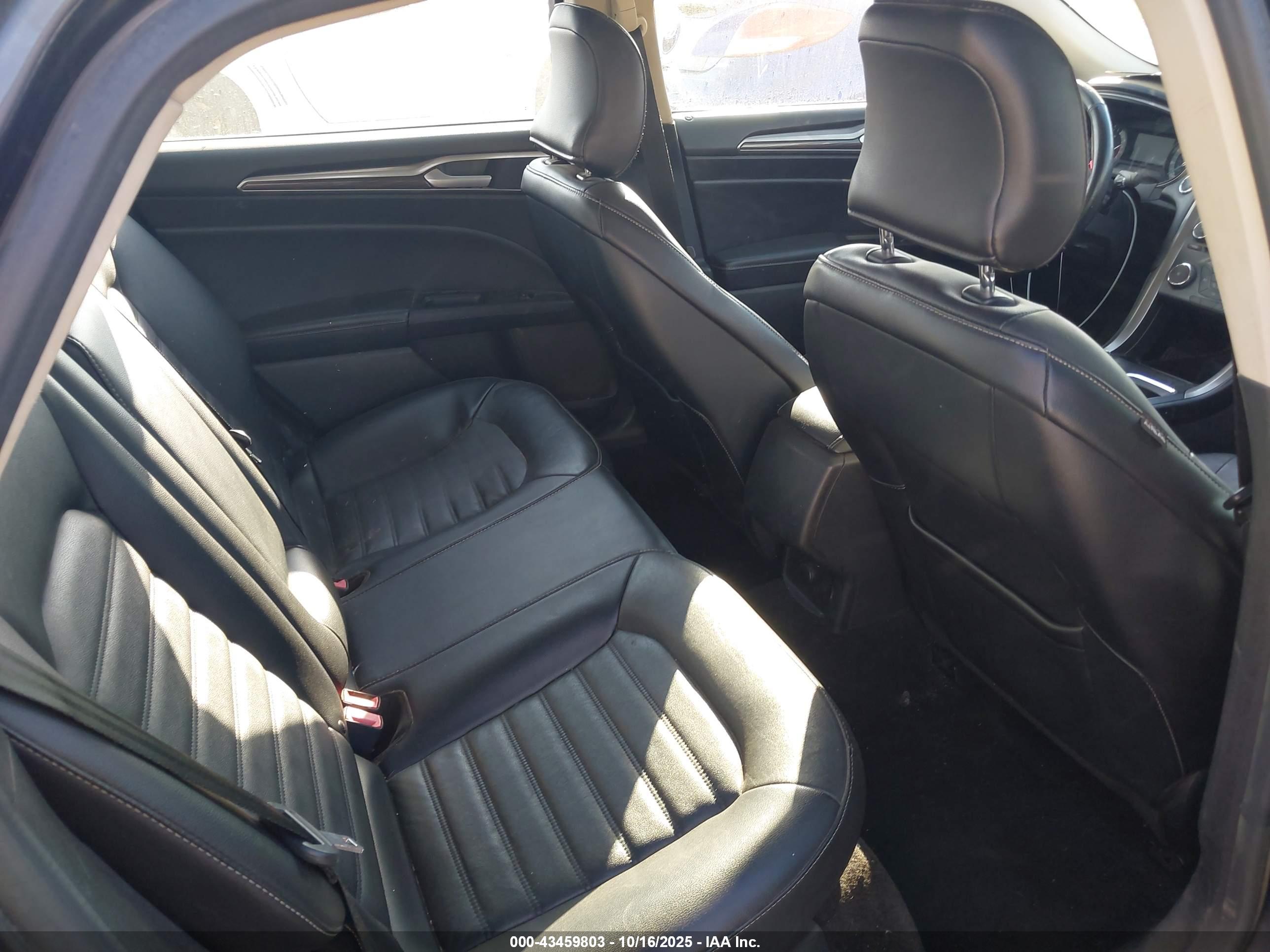 FORD FUSION image 8