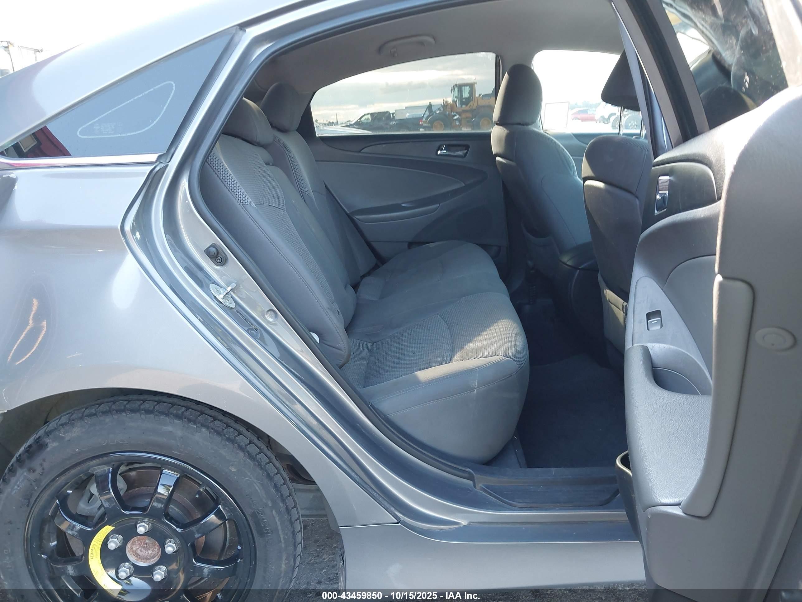 HYUNDAI SONATA image 8