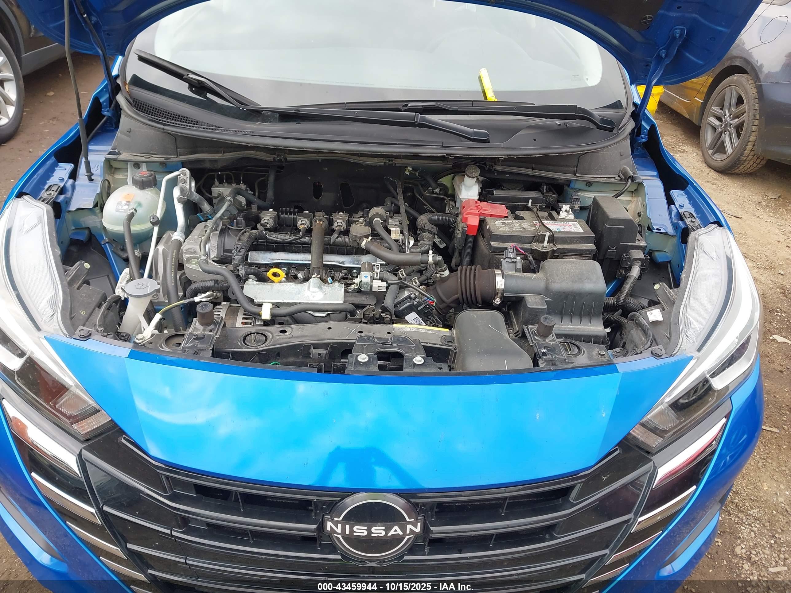 NISSAN VERSA image 10