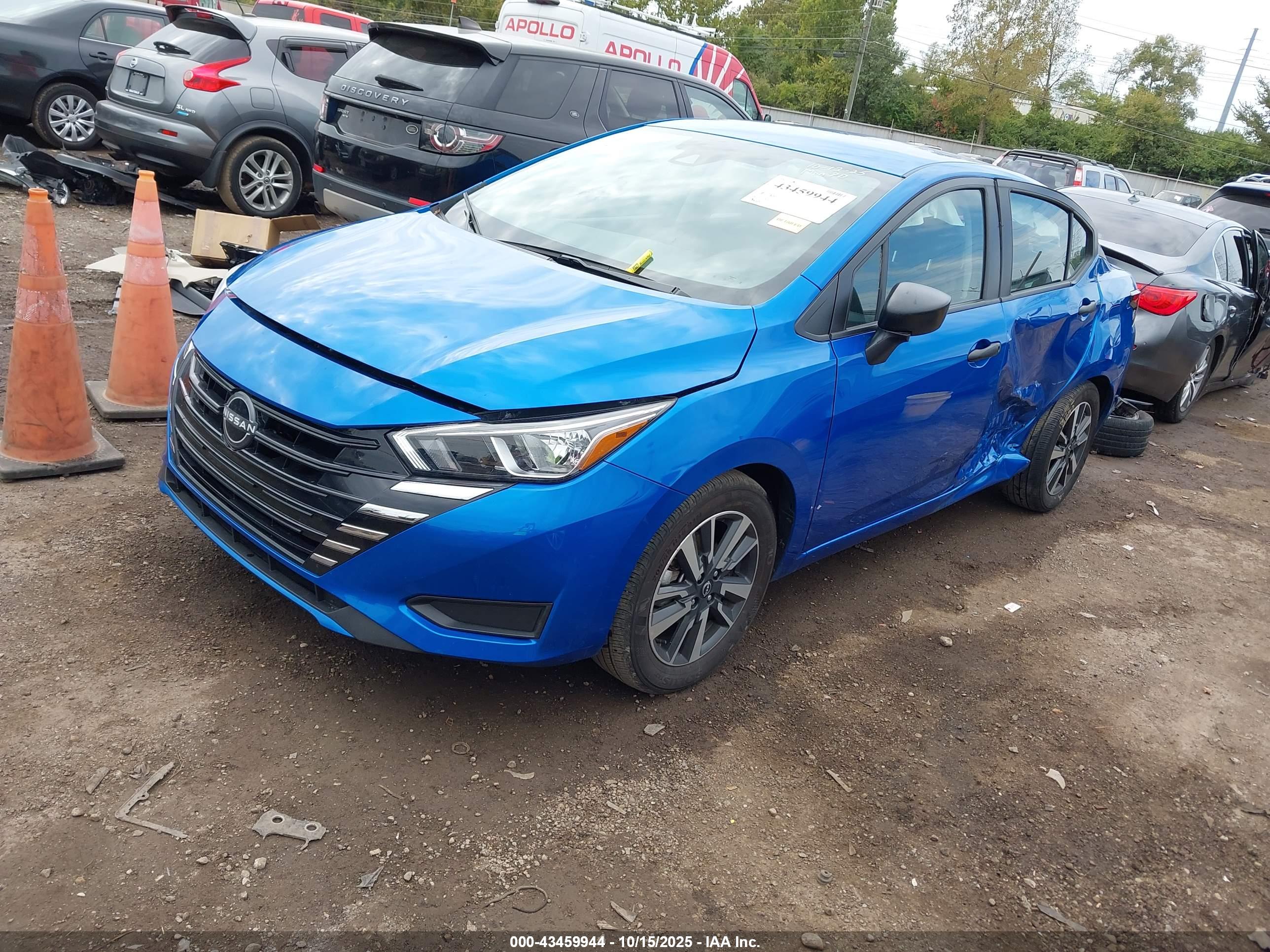 NISSAN VERSA image 2