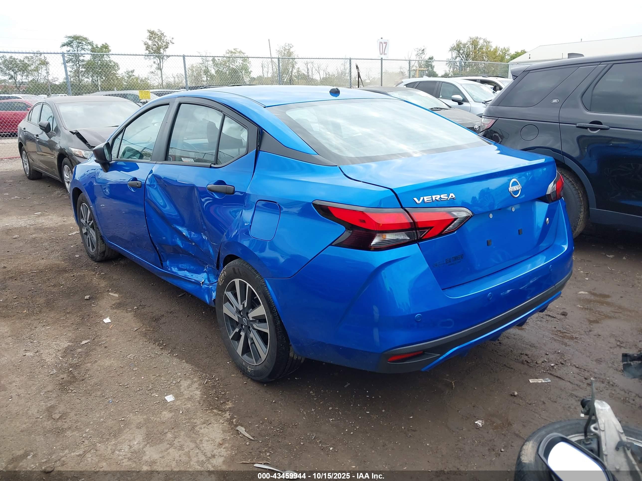 NISSAN VERSA image 3