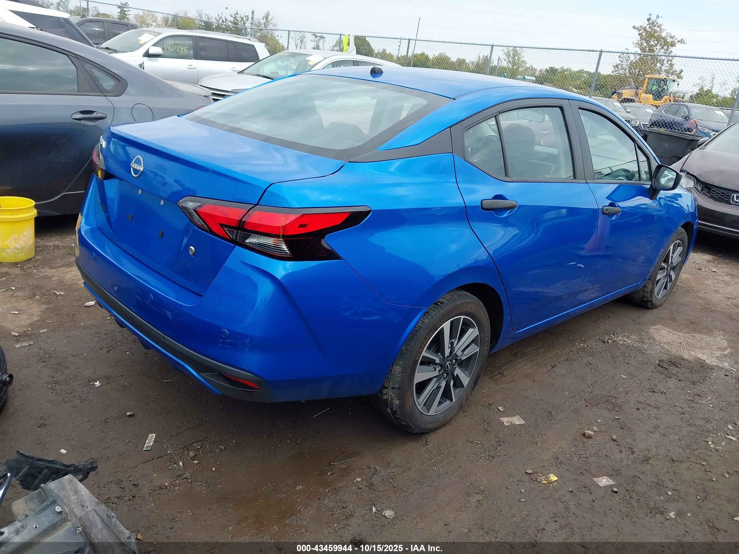 NISSAN VERSA image 4