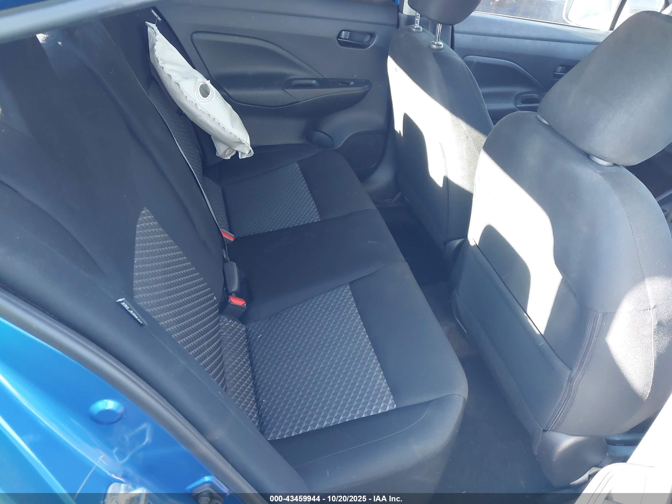 NISSAN VERSA image 8