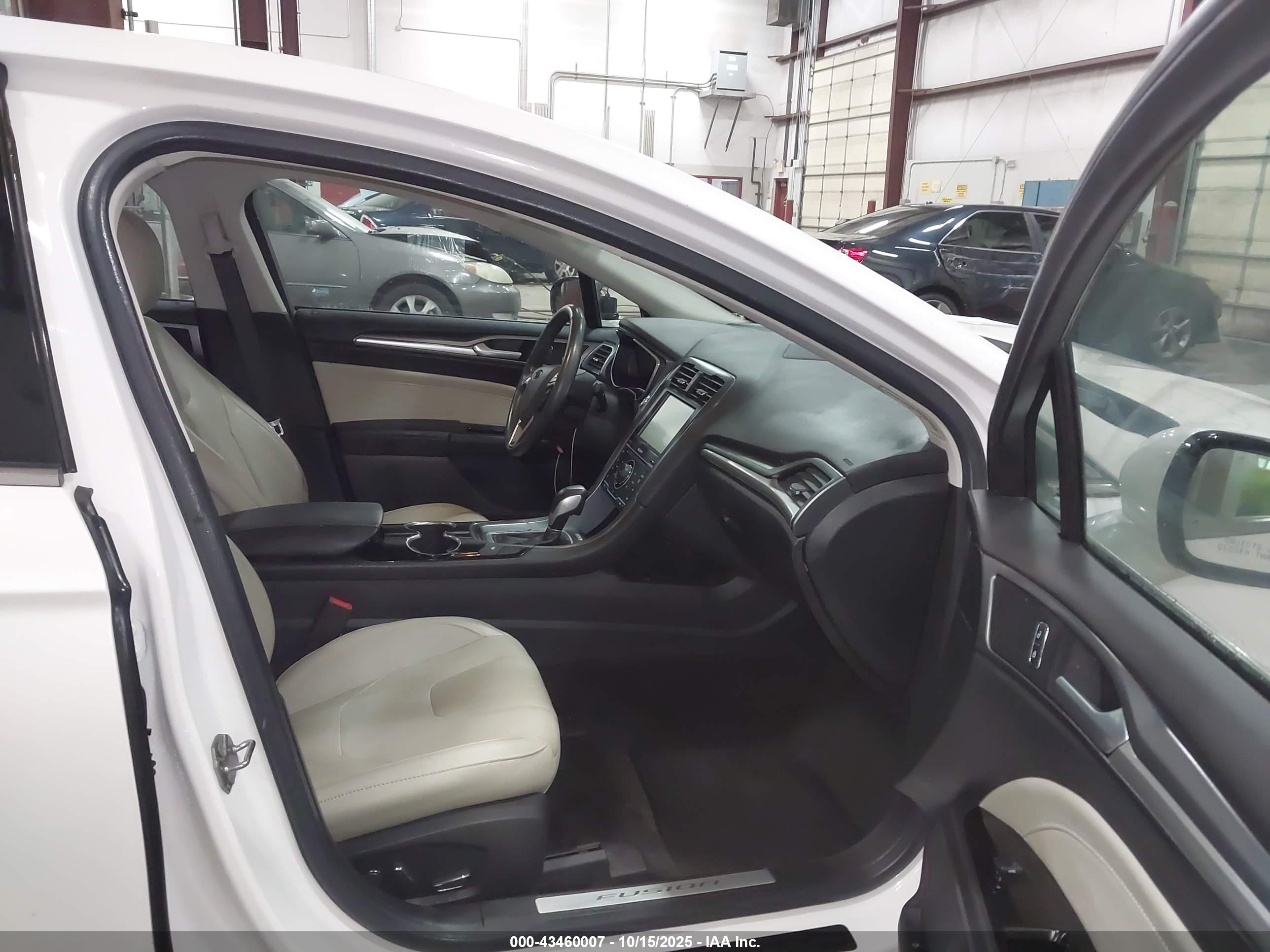 FORD FUSION image 5