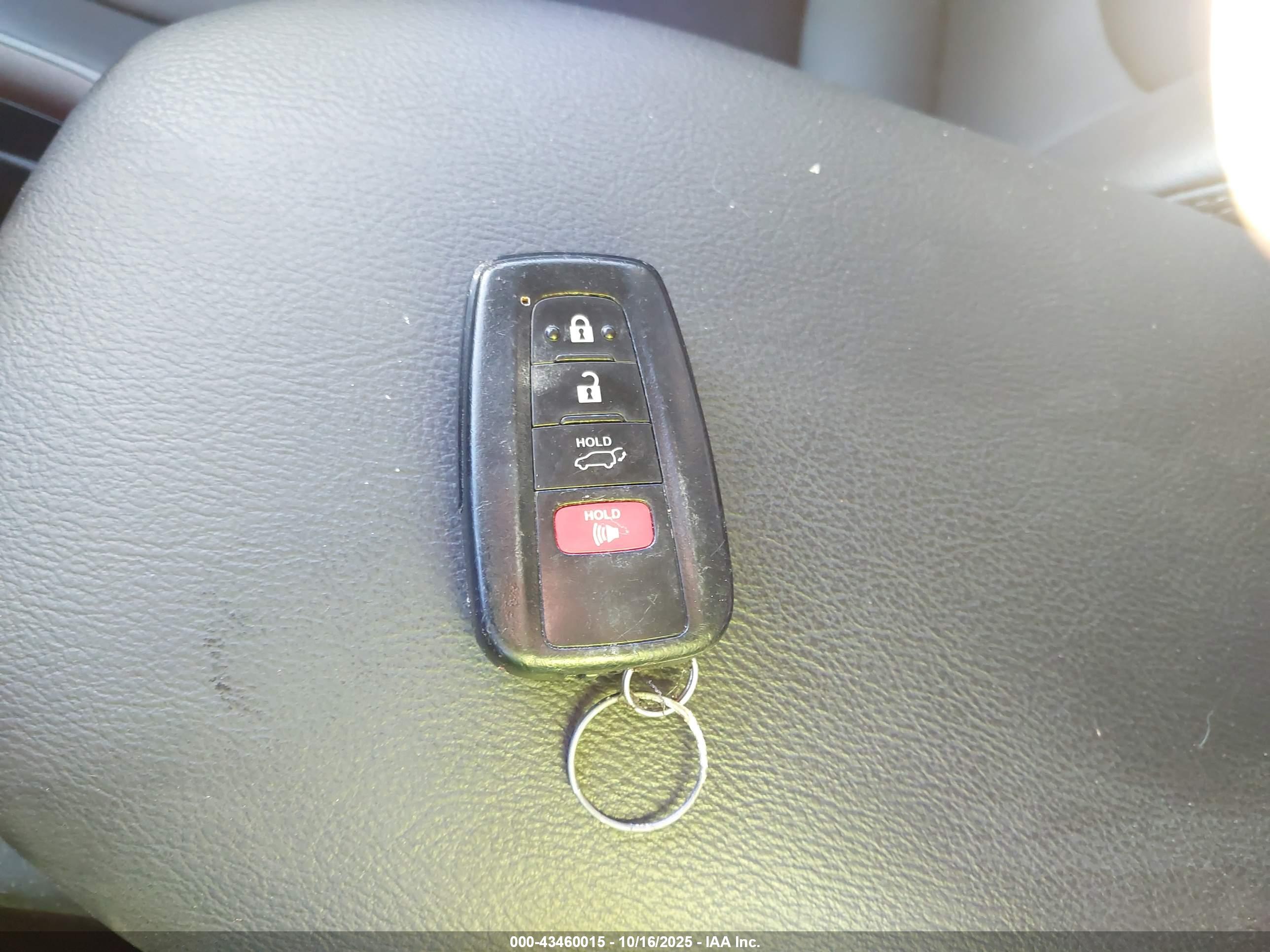 TOYOTA RAV4 image 11