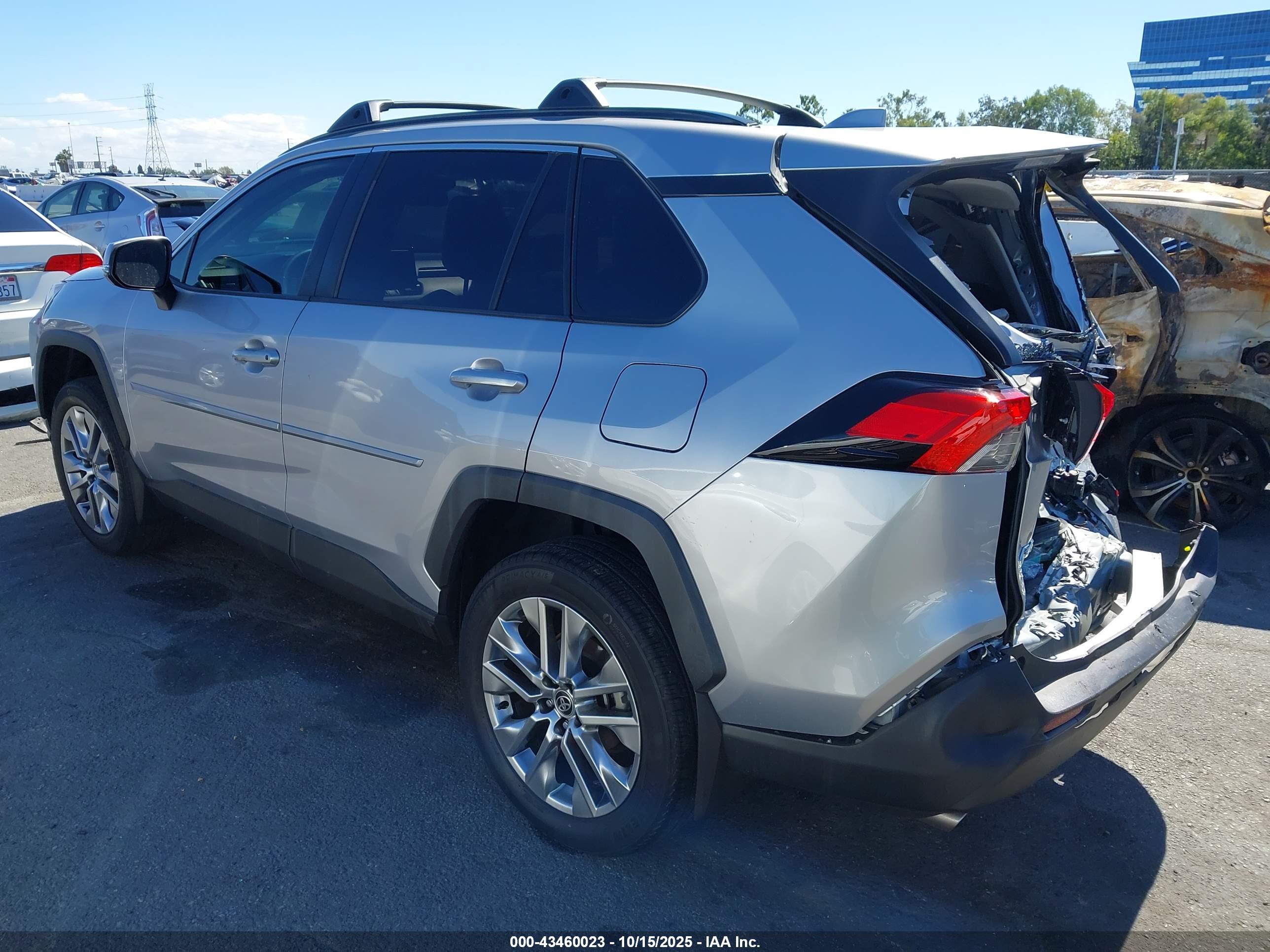 TOYOTA RAV4 image 3
