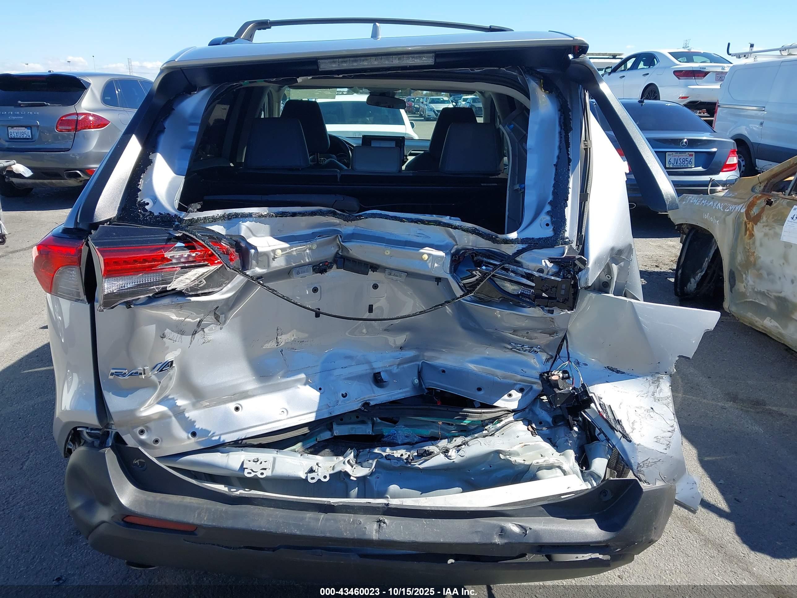 TOYOTA RAV4 image 6