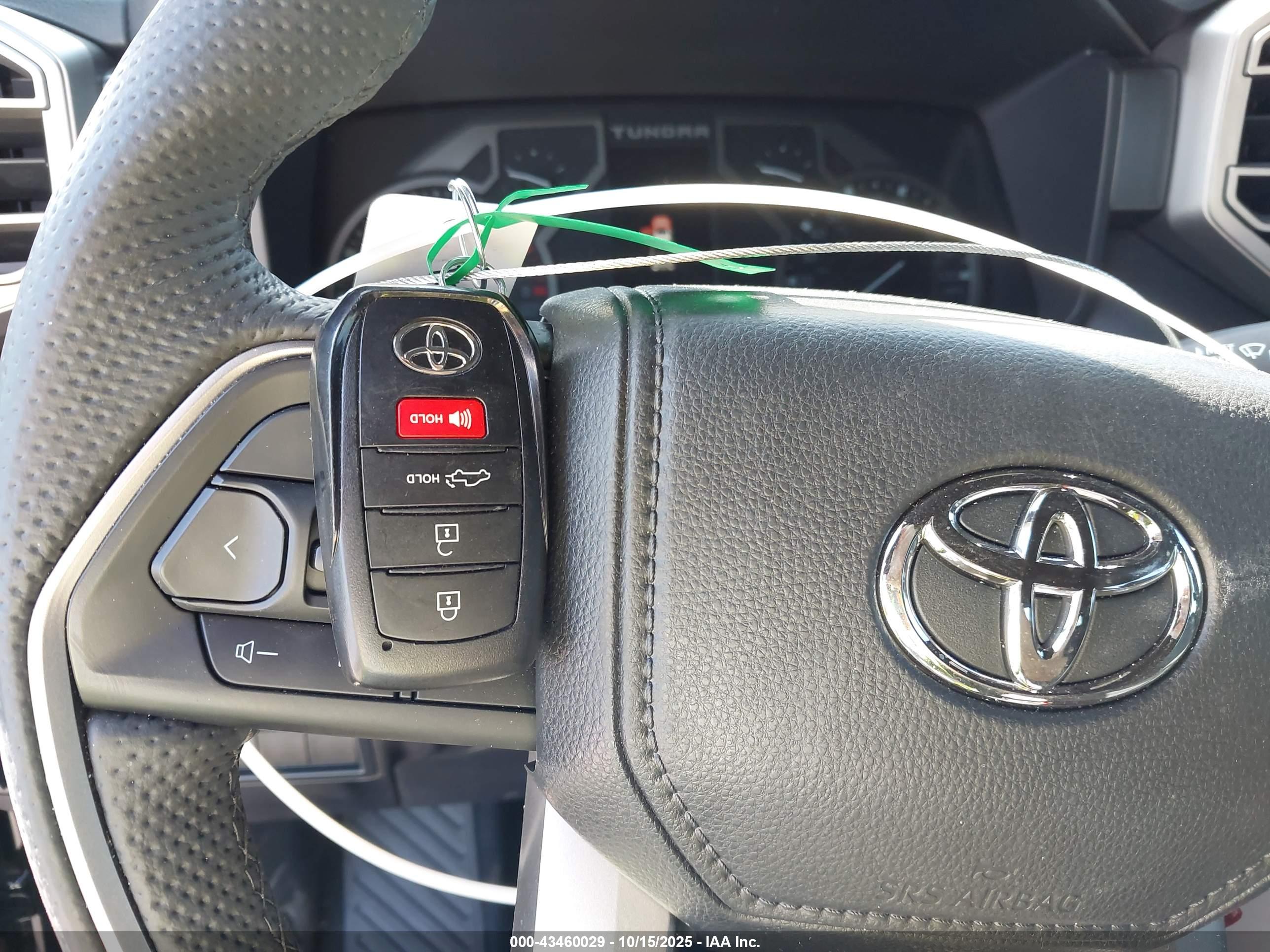 TOYOTA TUNDRA image 11