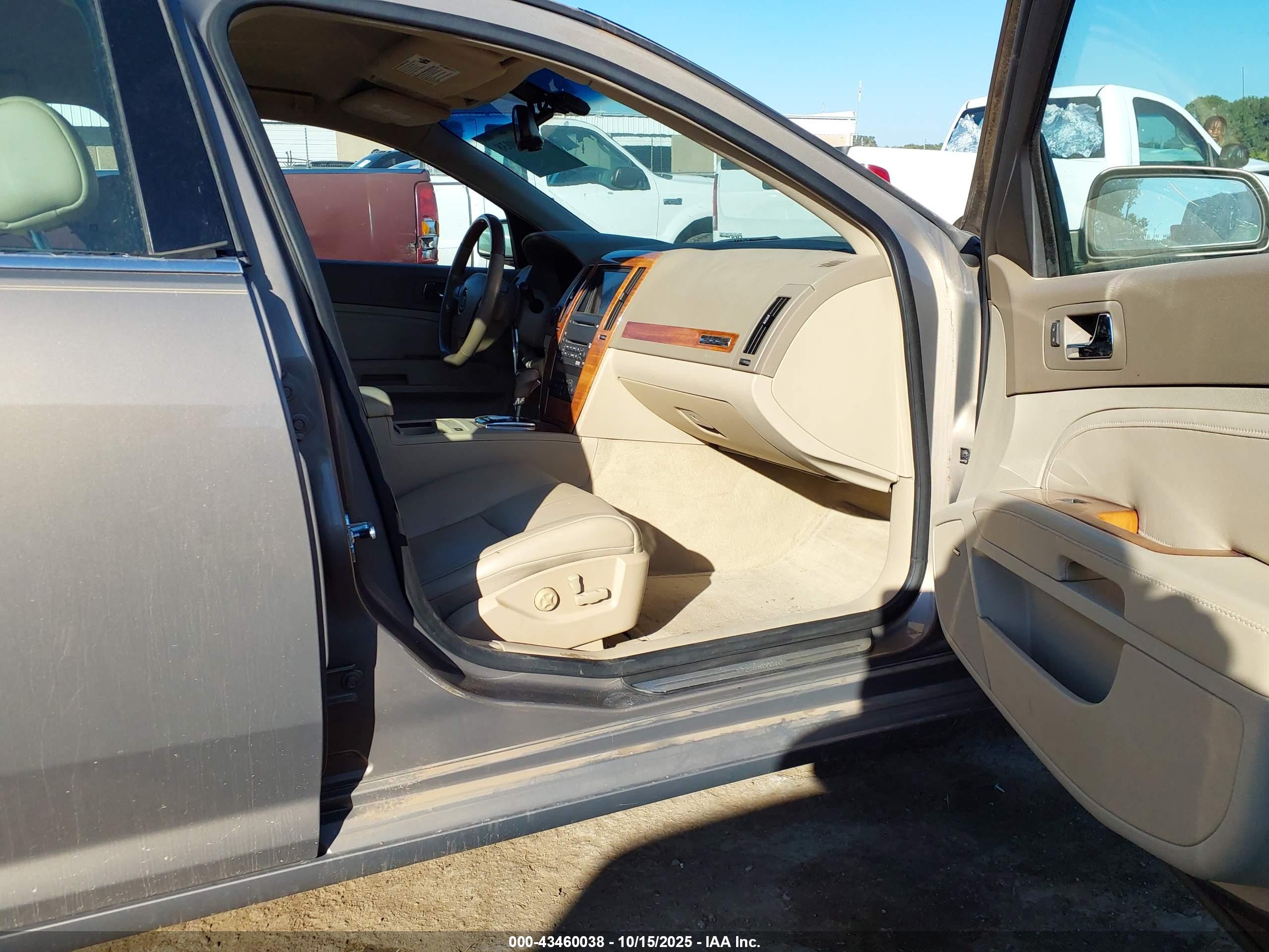CADILLAC STS image 5