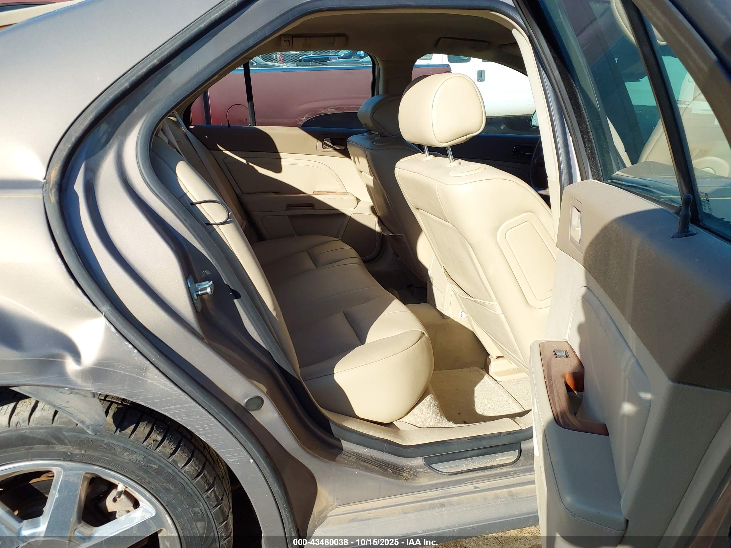 CADILLAC STS image 8