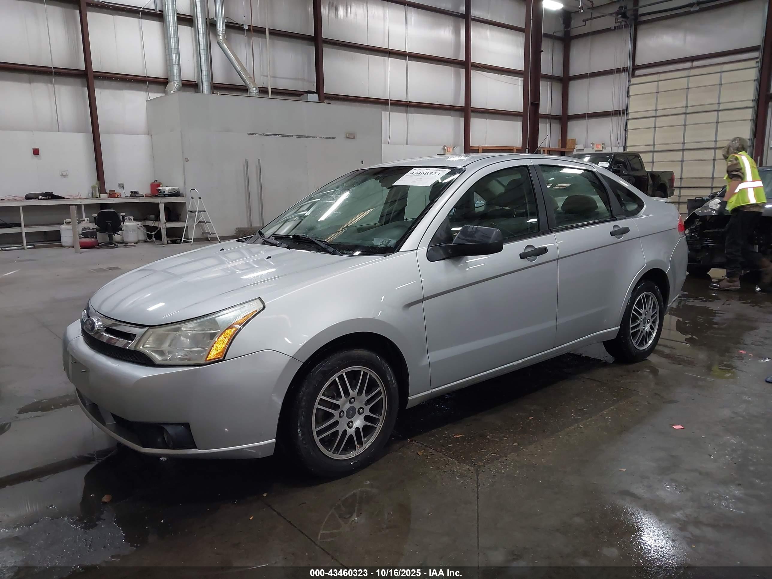 FORD FOCUS image 2