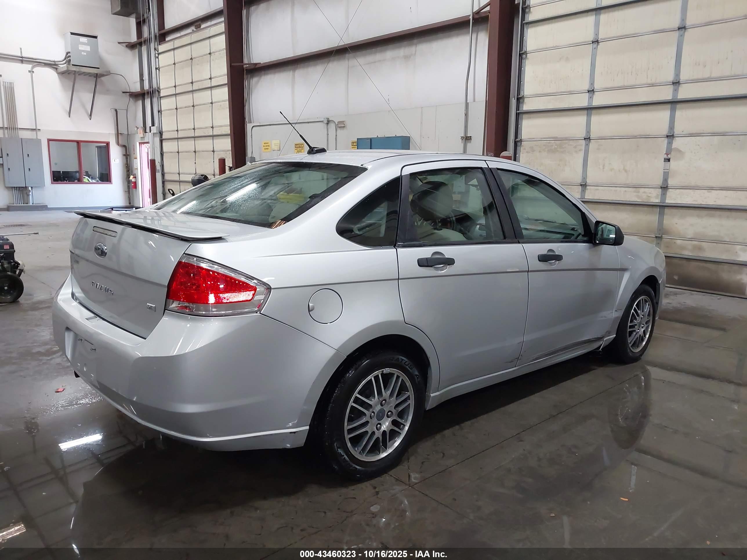 FORD FOCUS image 4