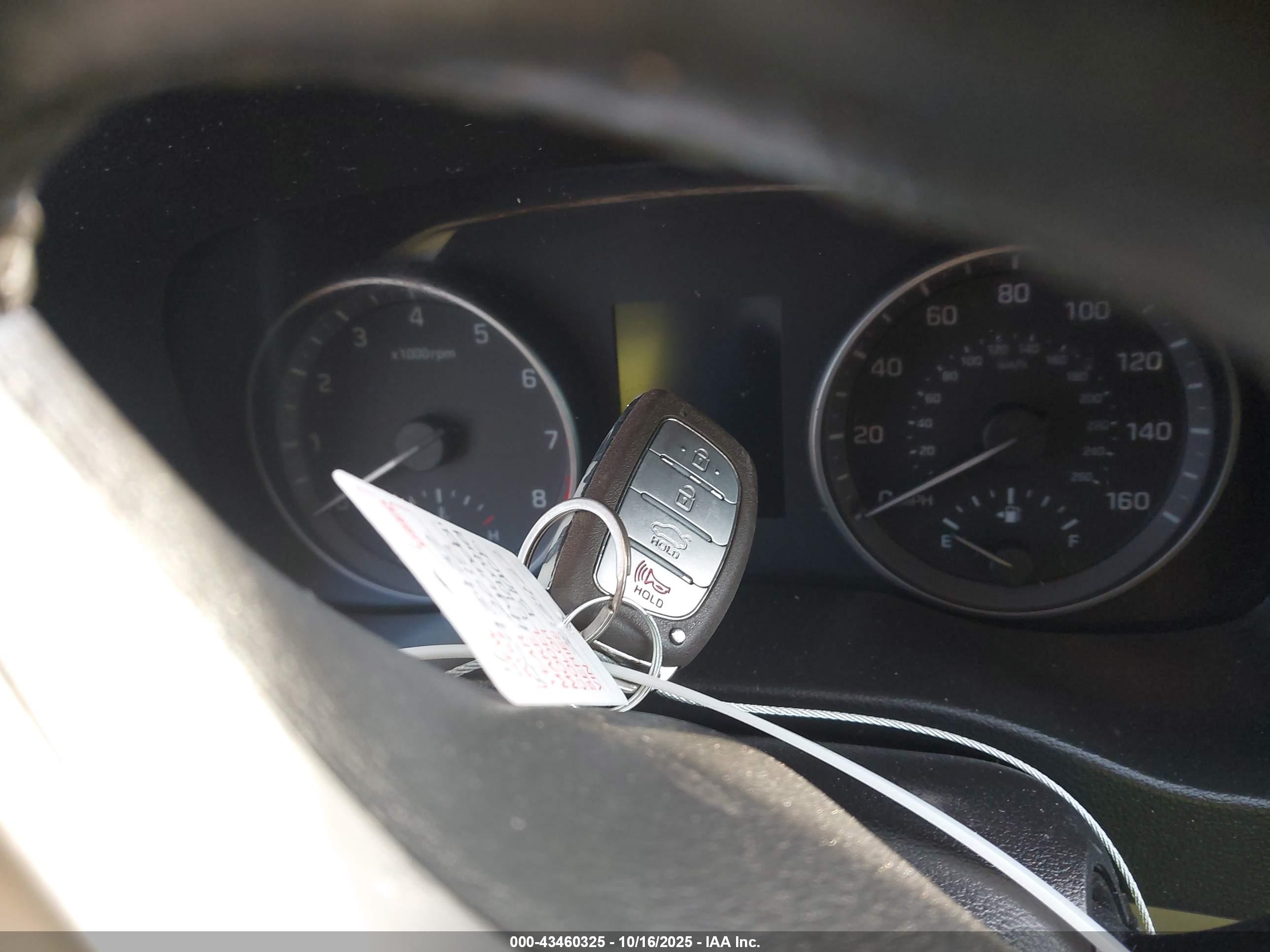 HYUNDAI ELANTRA image 11