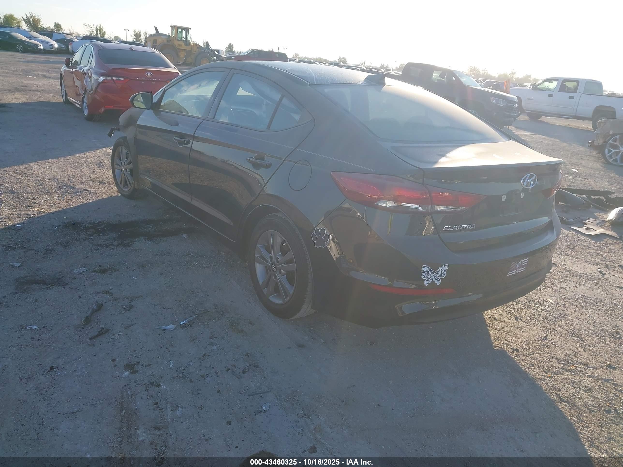 HYUNDAI ELANTRA image 3