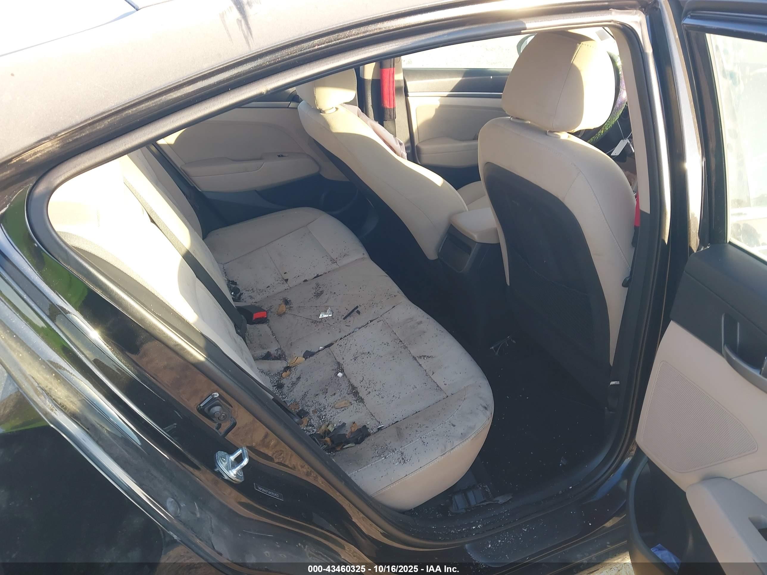 HYUNDAI ELANTRA image 8