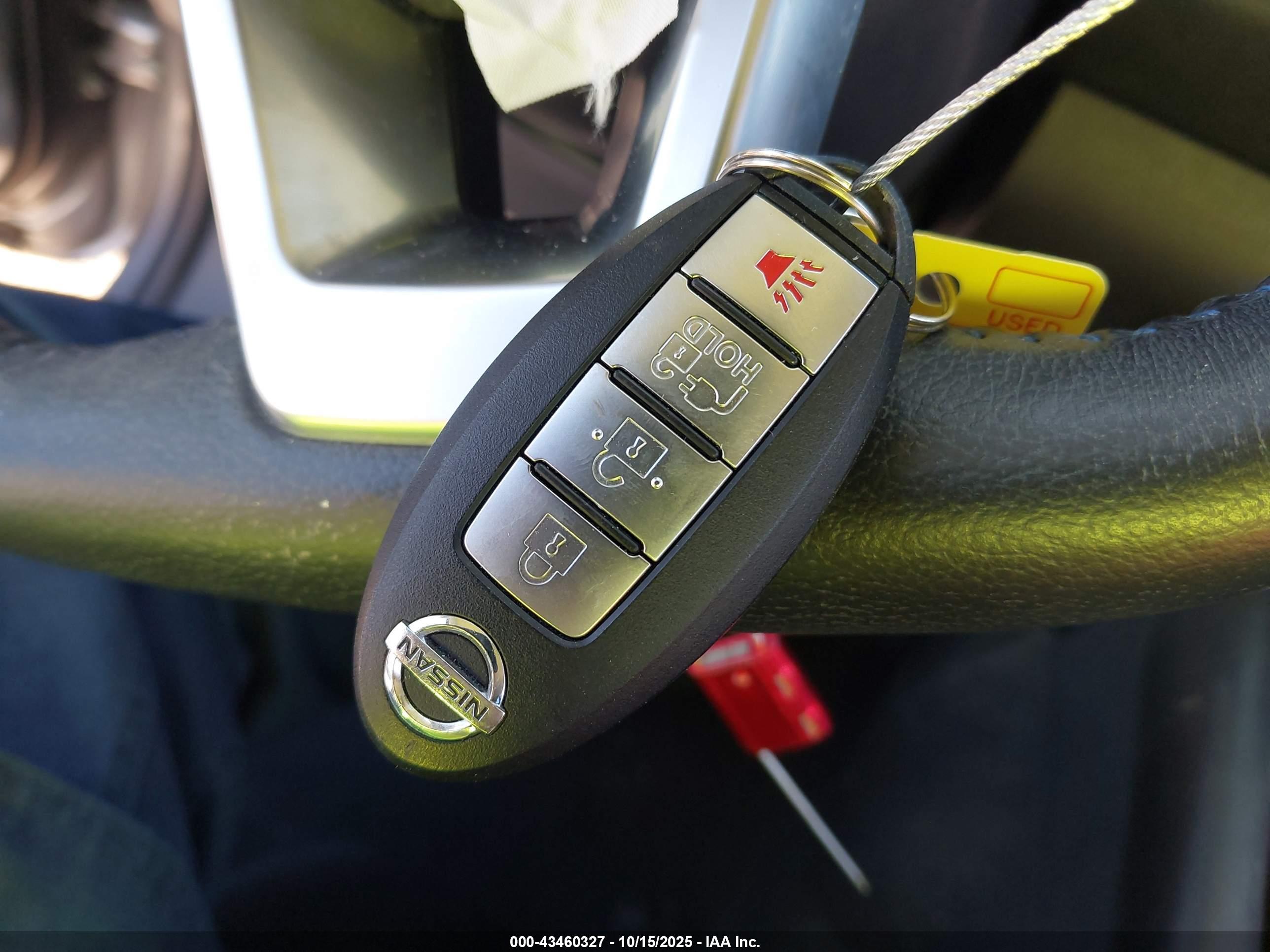 NISSAN LEAF image 11