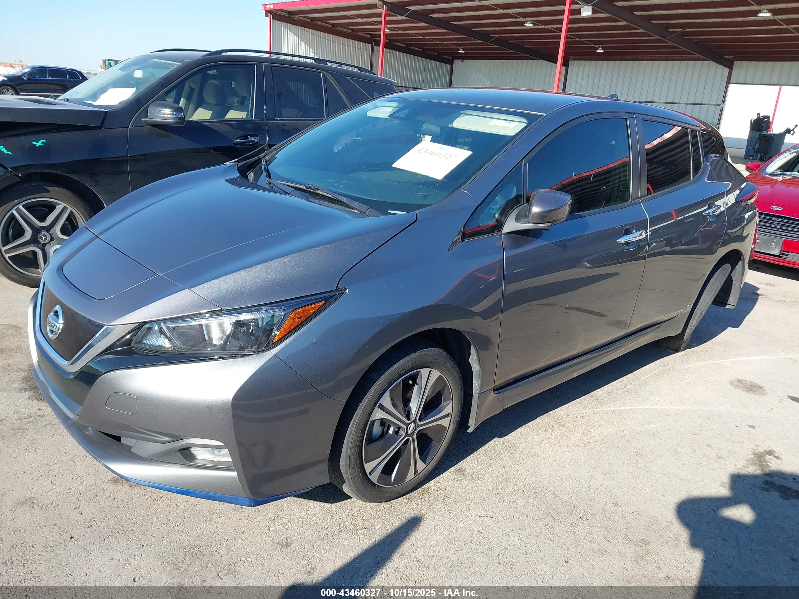 NISSAN LEAF image 2