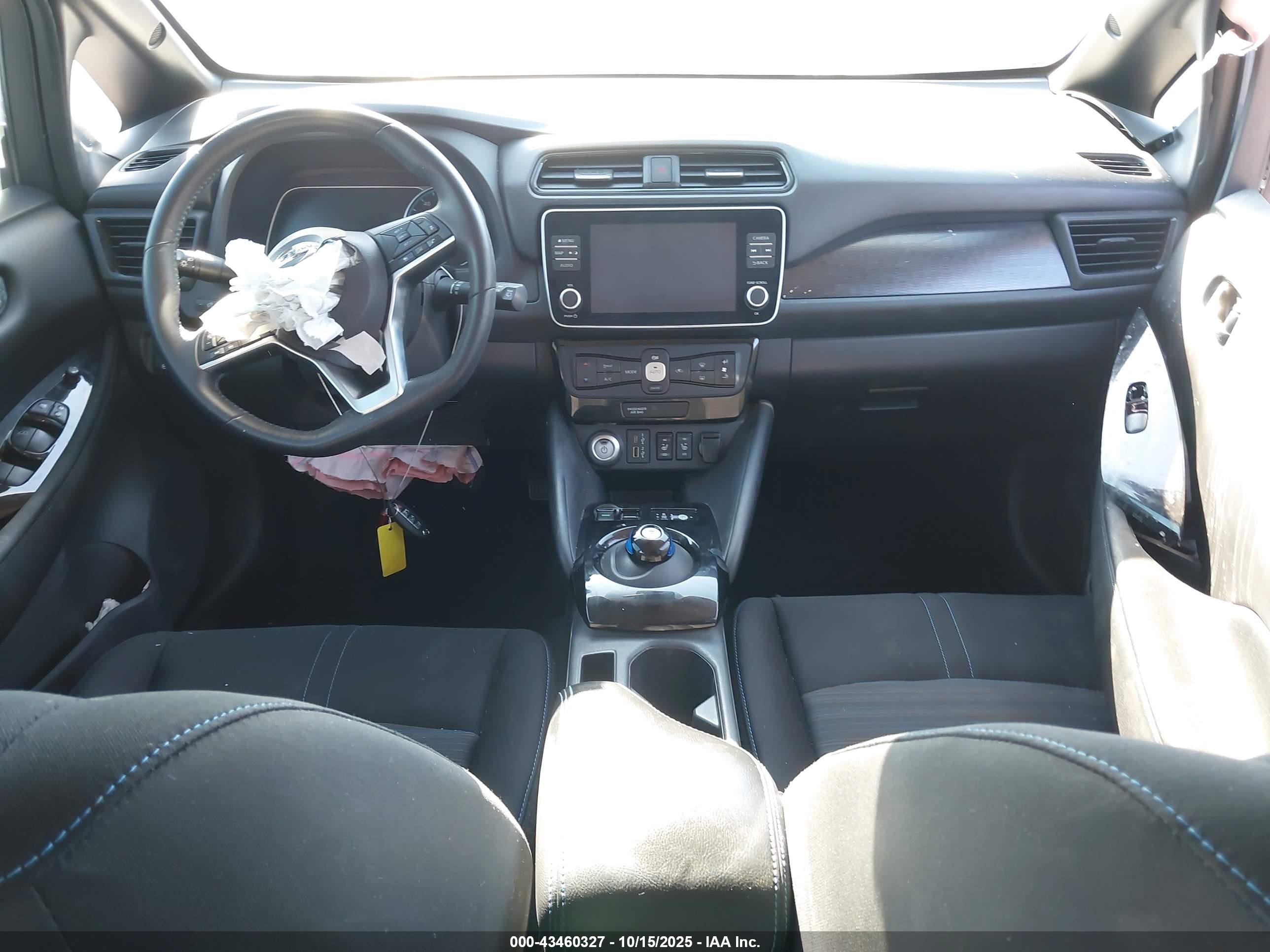 NISSAN LEAF image 5
