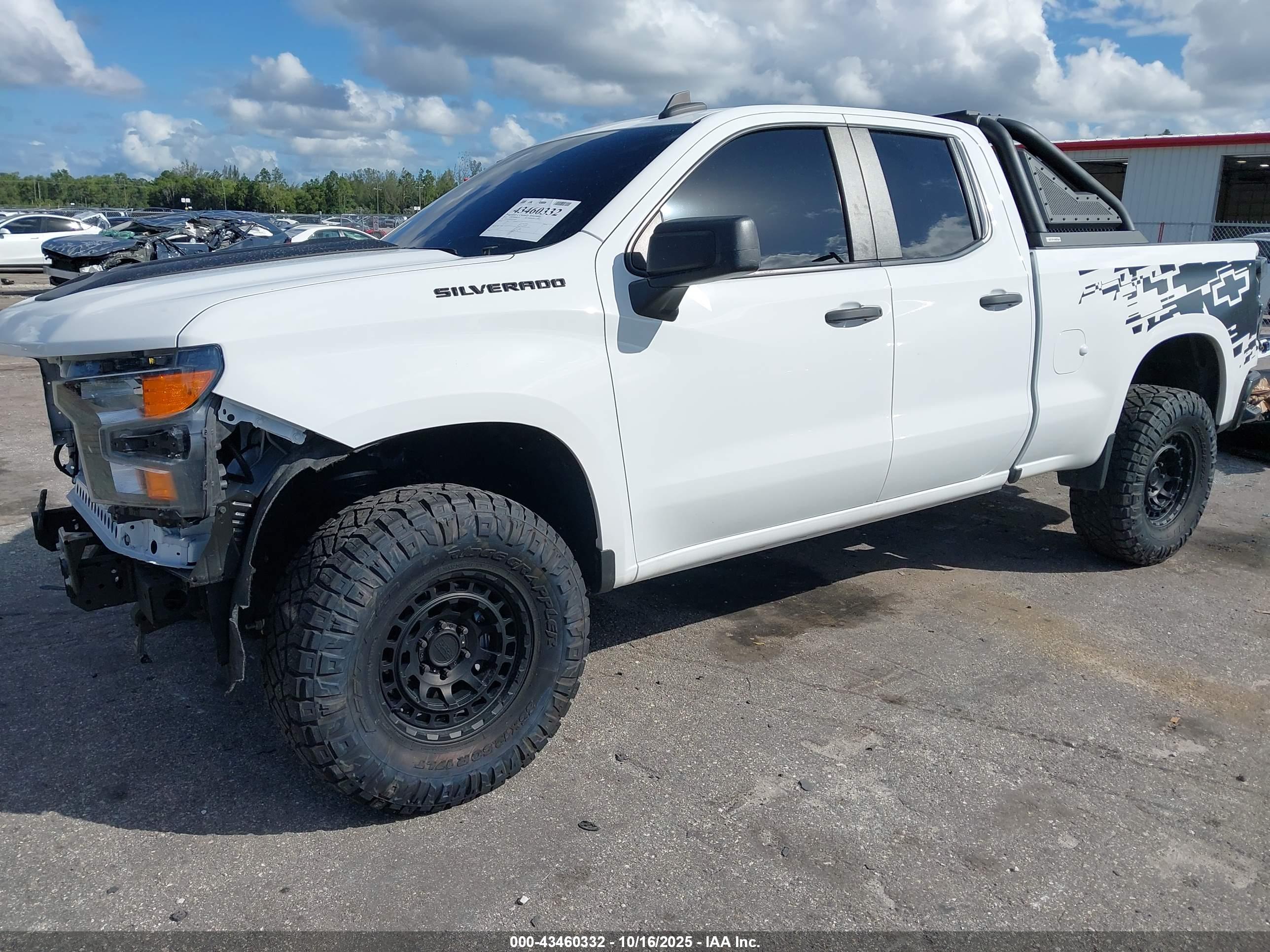 CHEVROLET SILVERADO image 2