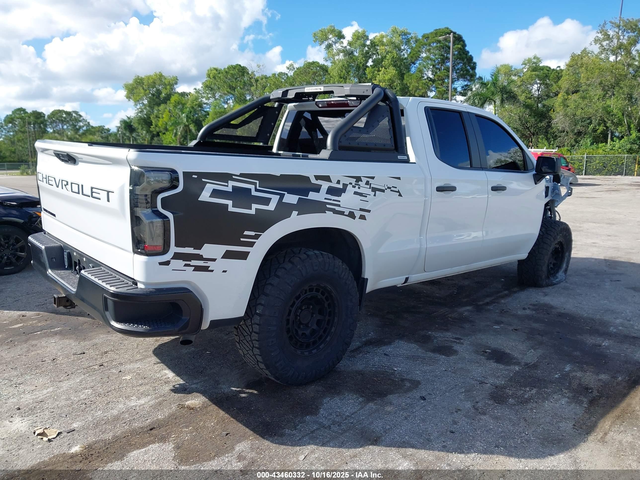 CHEVROLET SILVERADO image 4