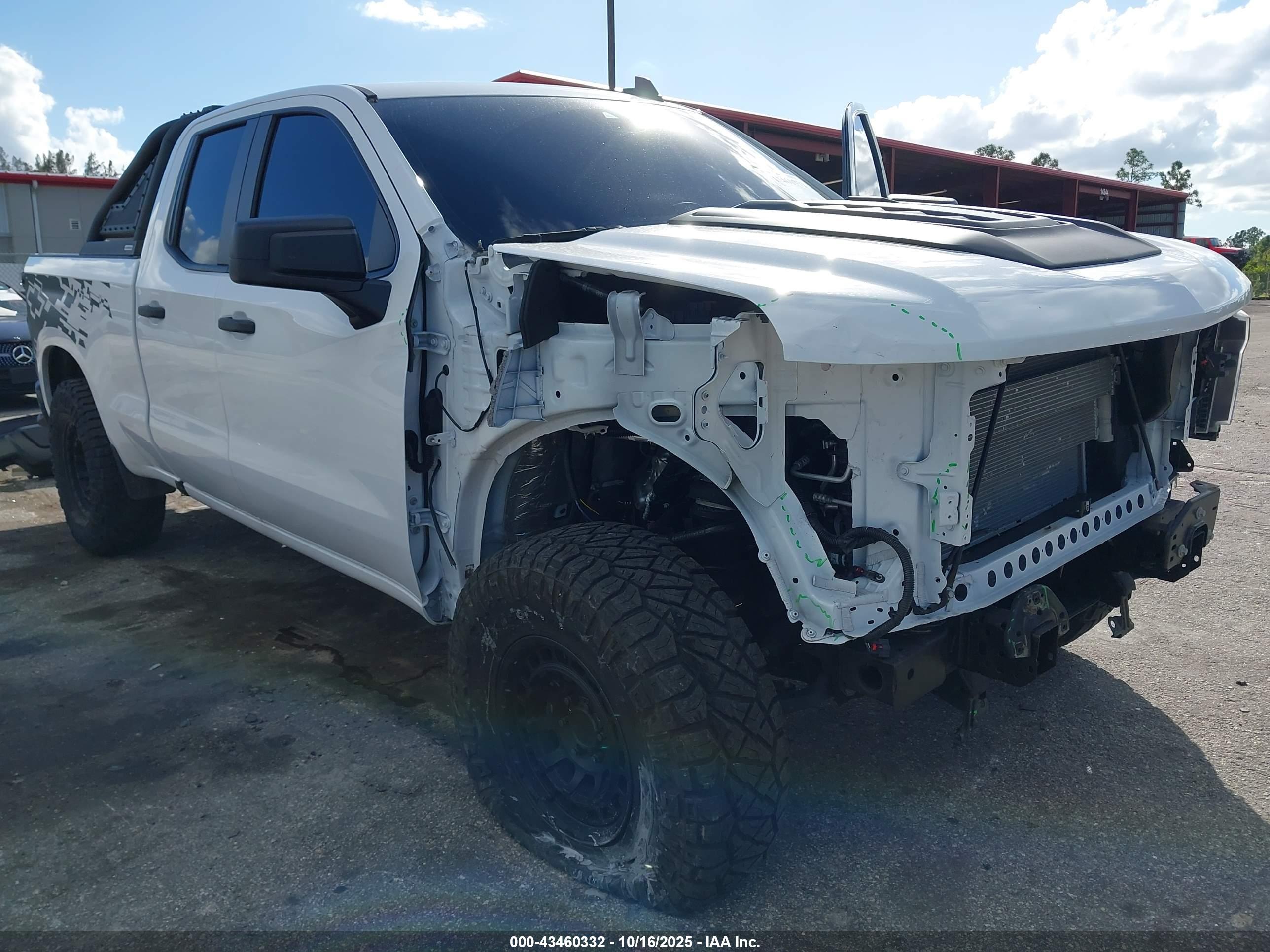 CHEVROLET SILVERADO image 6