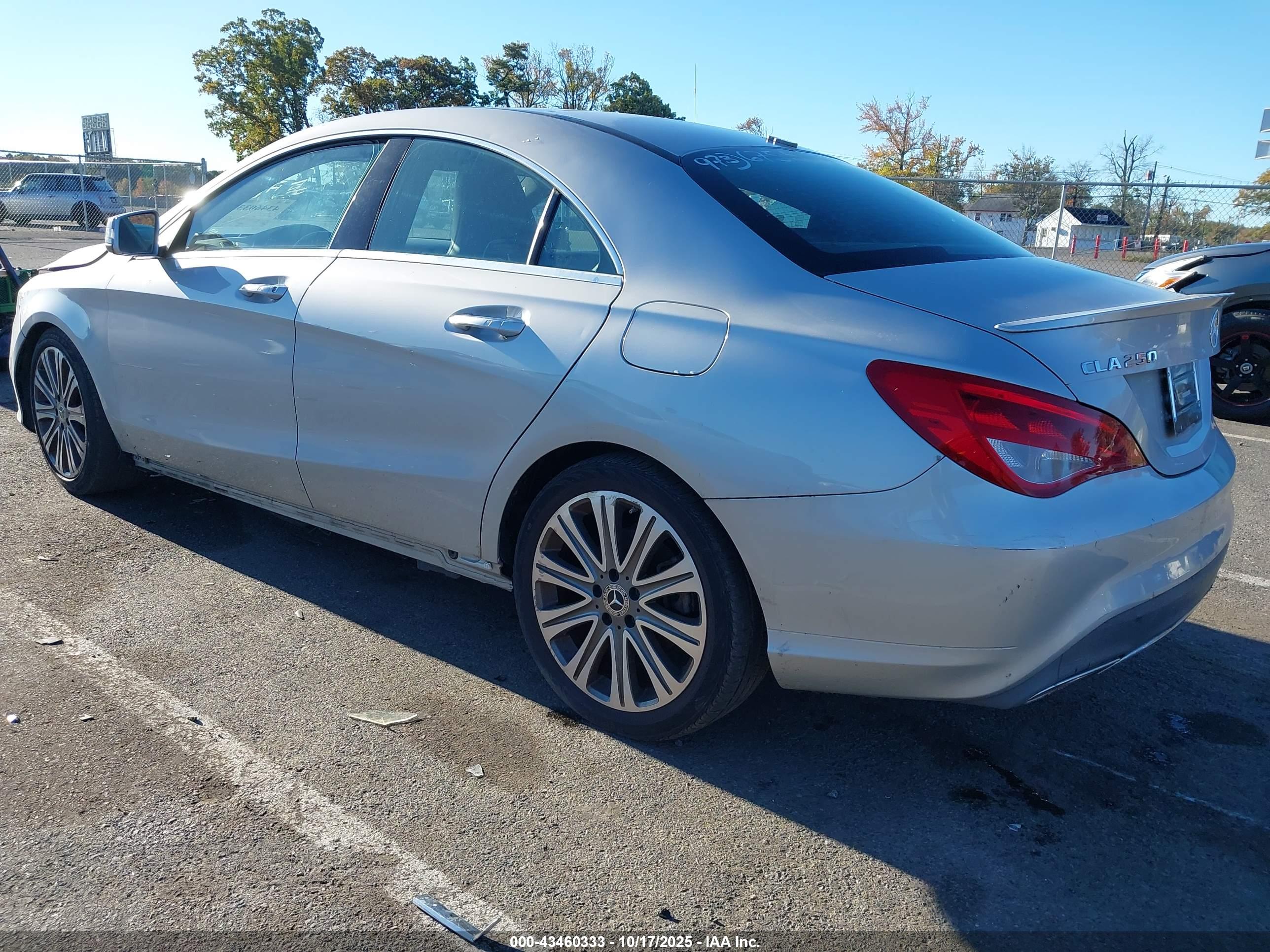 MERCEDES-BENZ CLA image 3