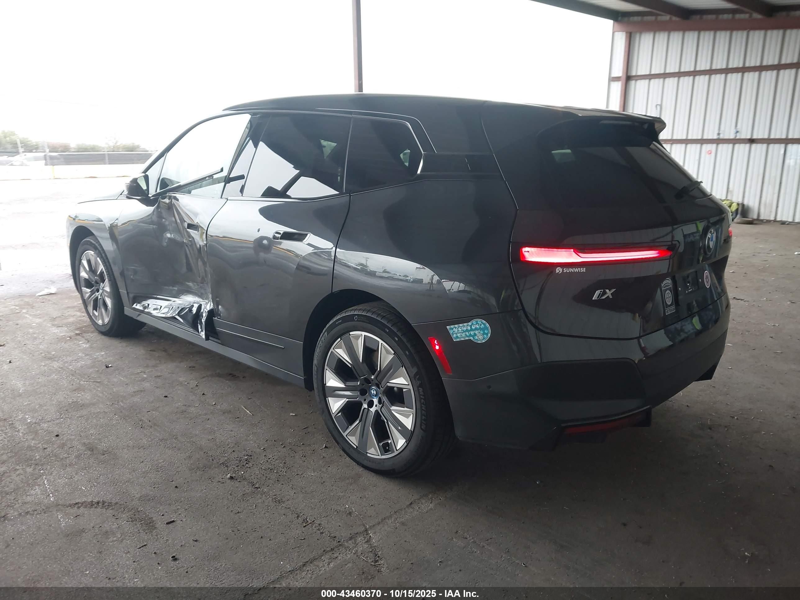 BMW IX image 3