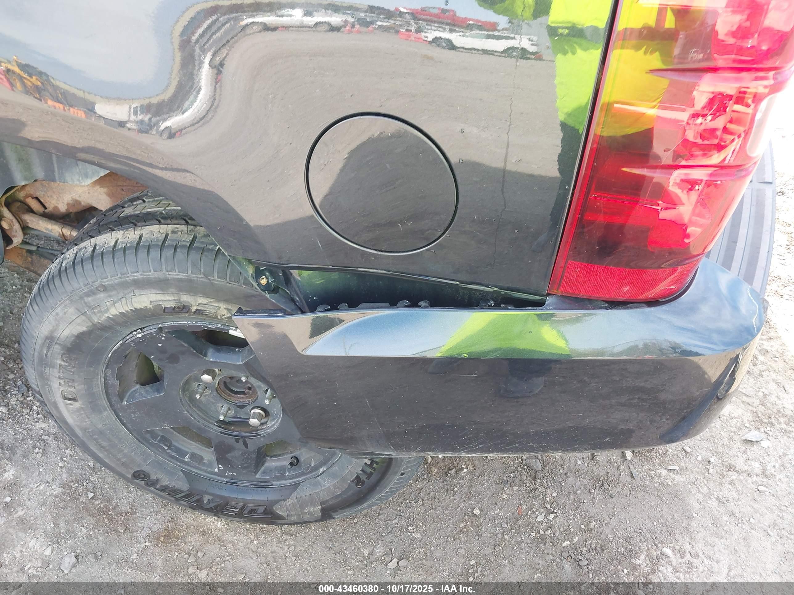 CHEVROLET TAHOE image 6