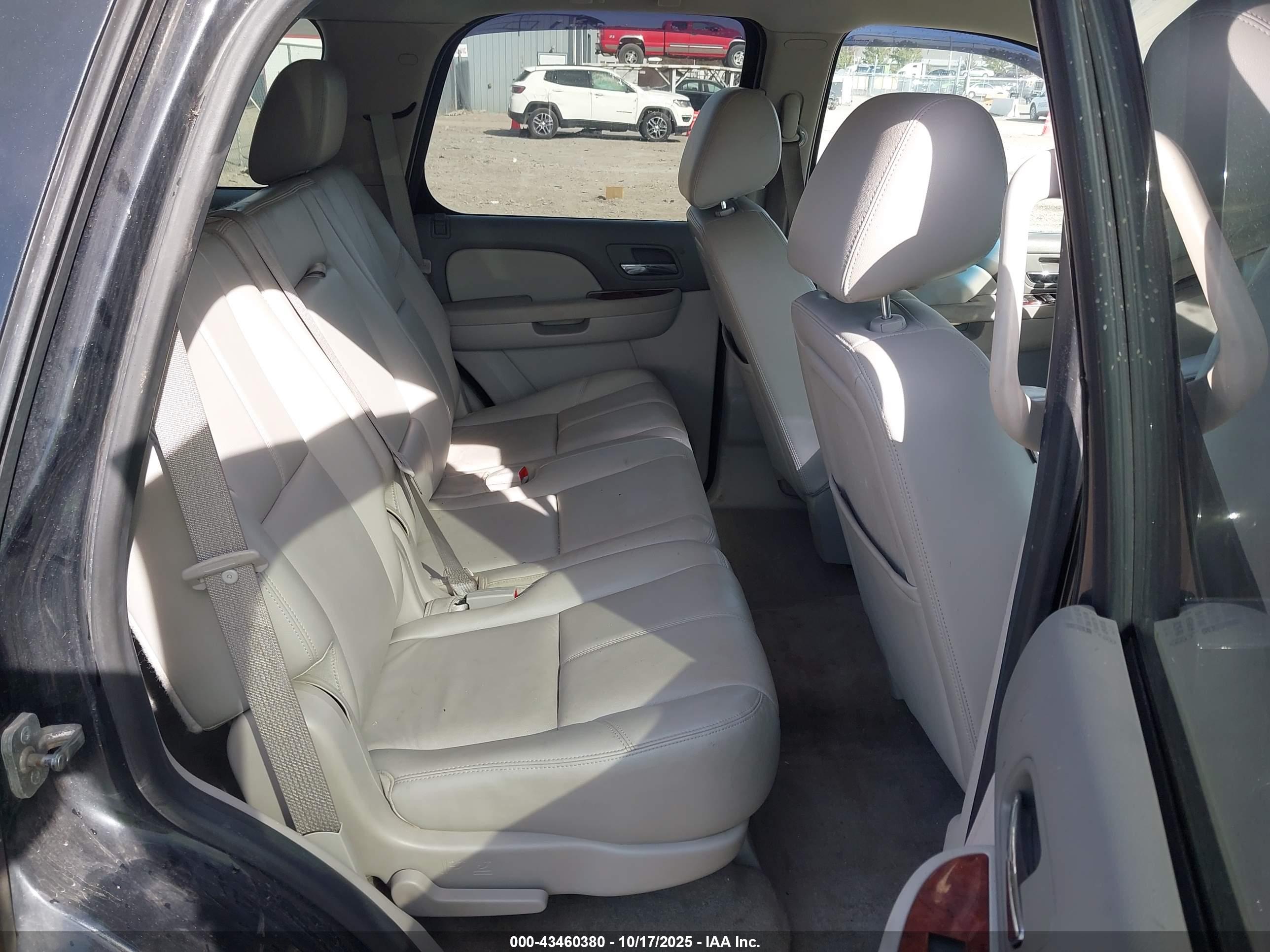CHEVROLET TAHOE image 8