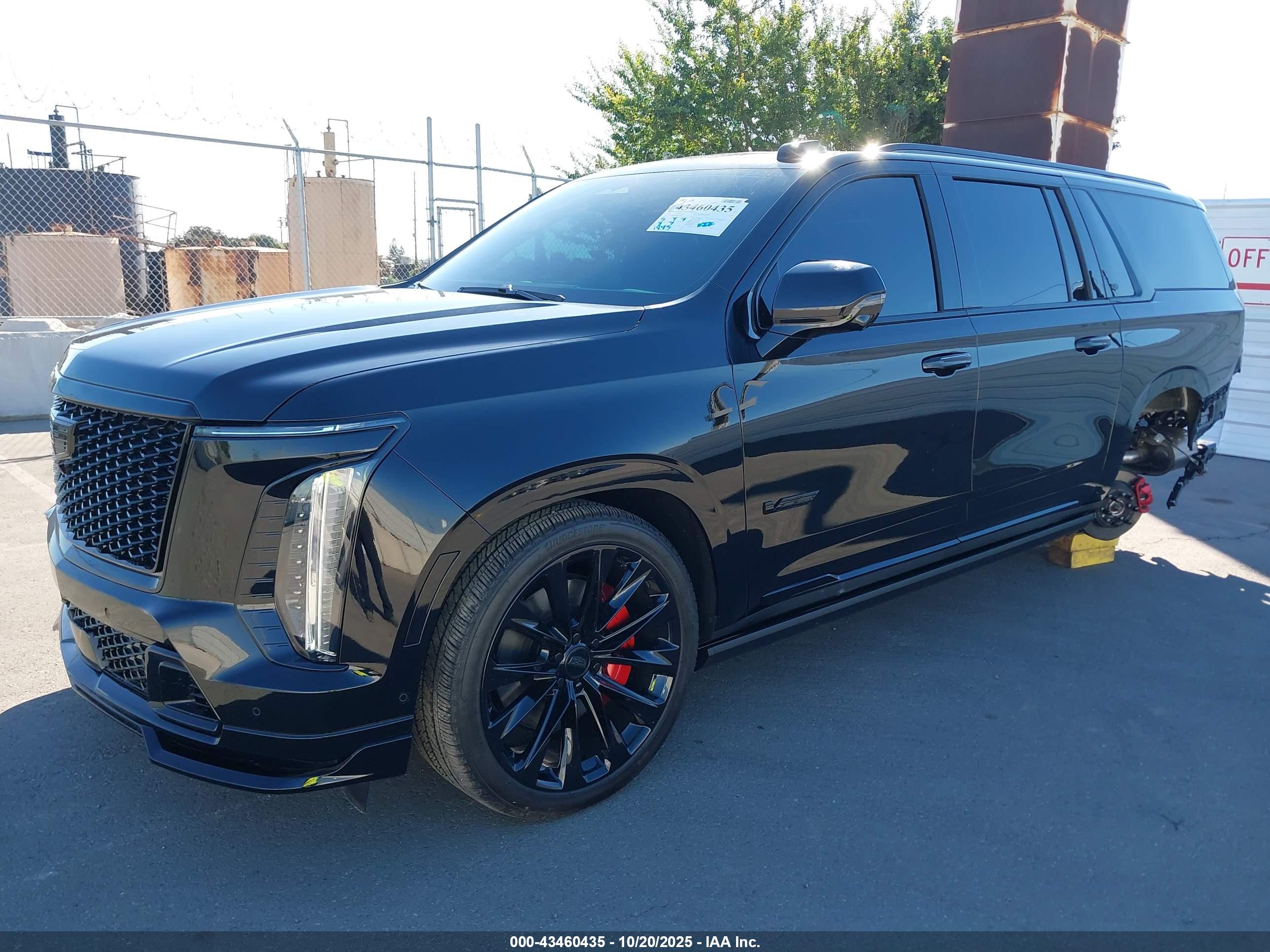 CADILLAC ESCALADE image 2