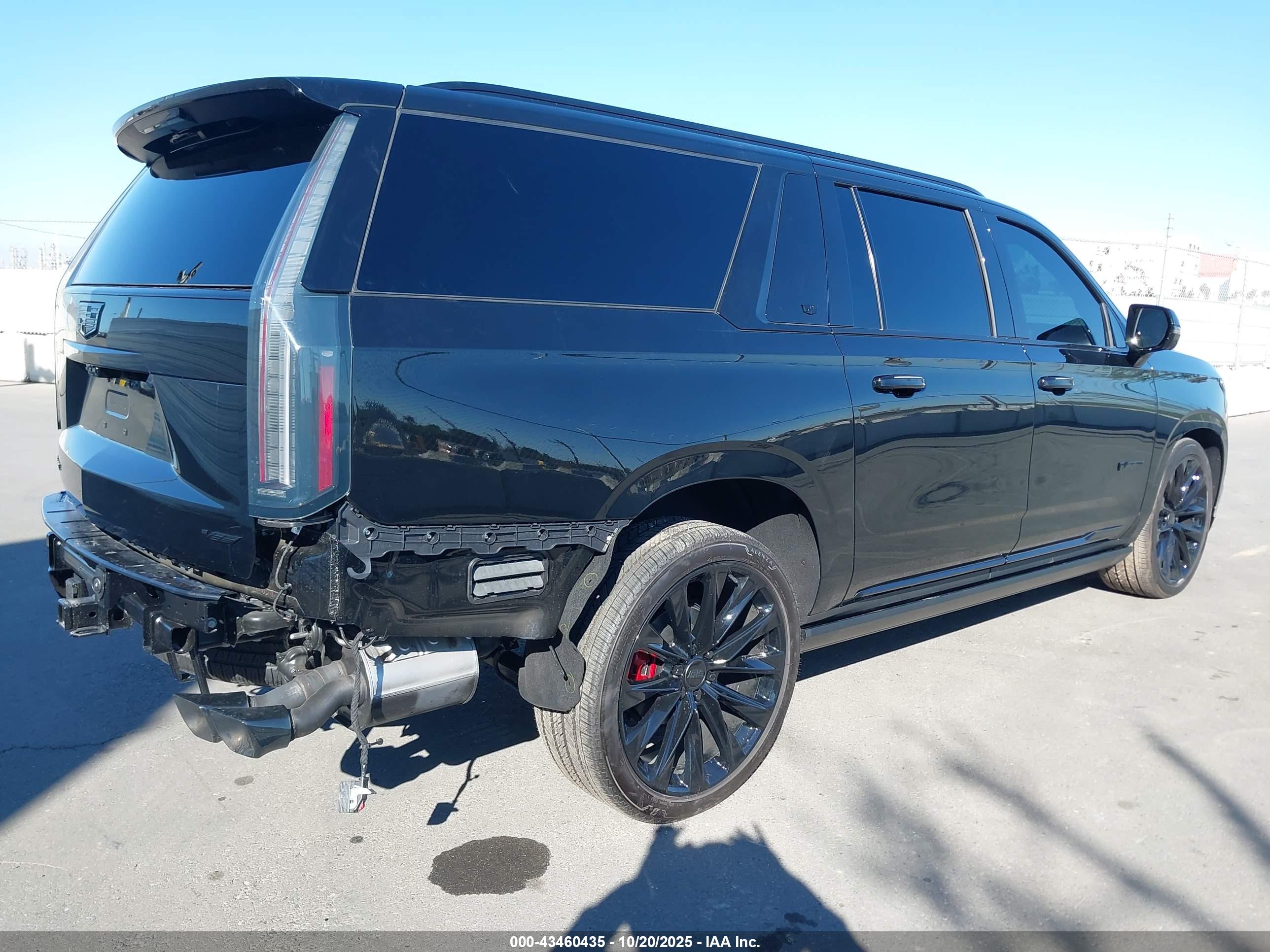 CADILLAC ESCALADE image 4