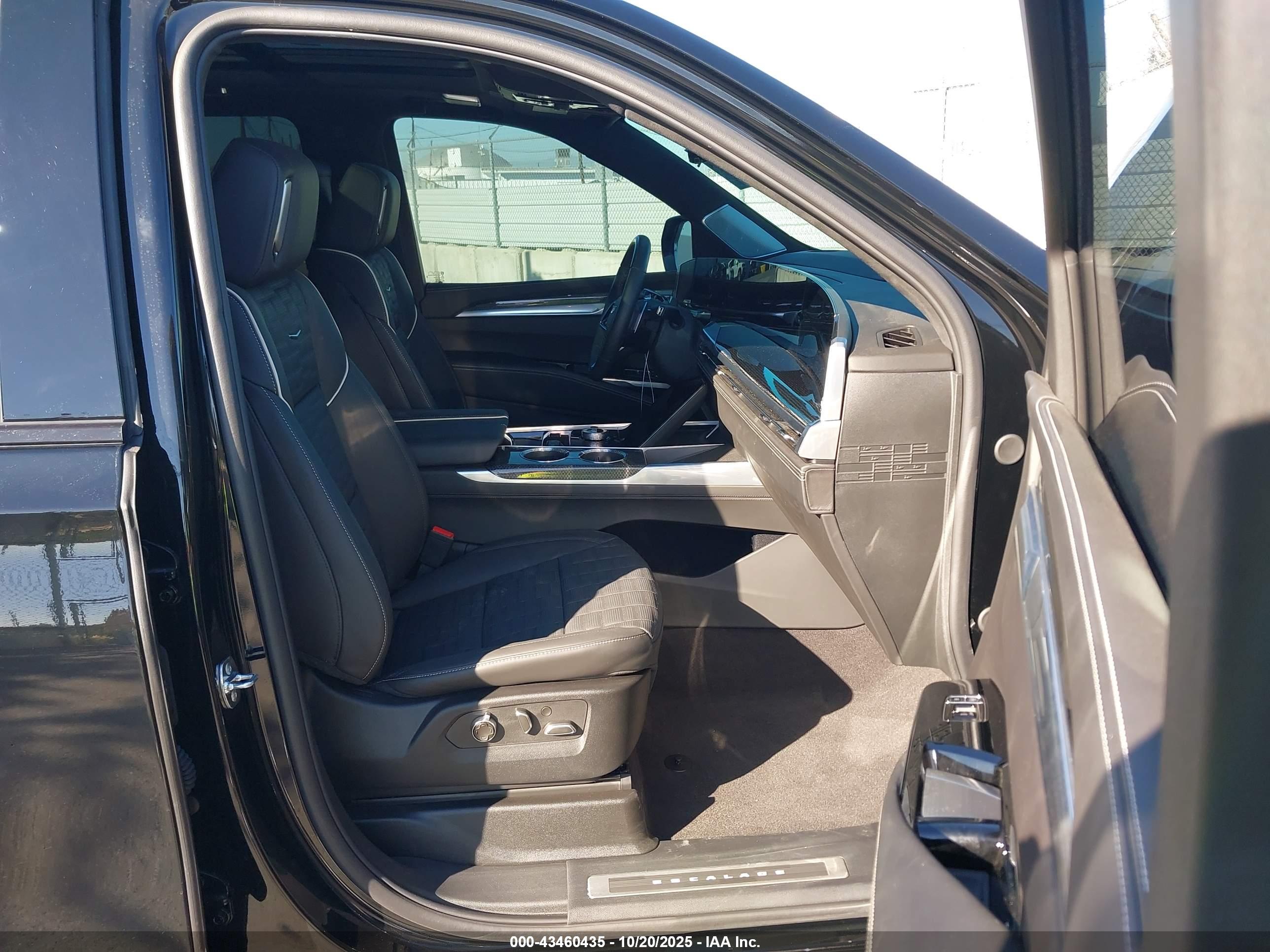 CADILLAC ESCALADE image 5