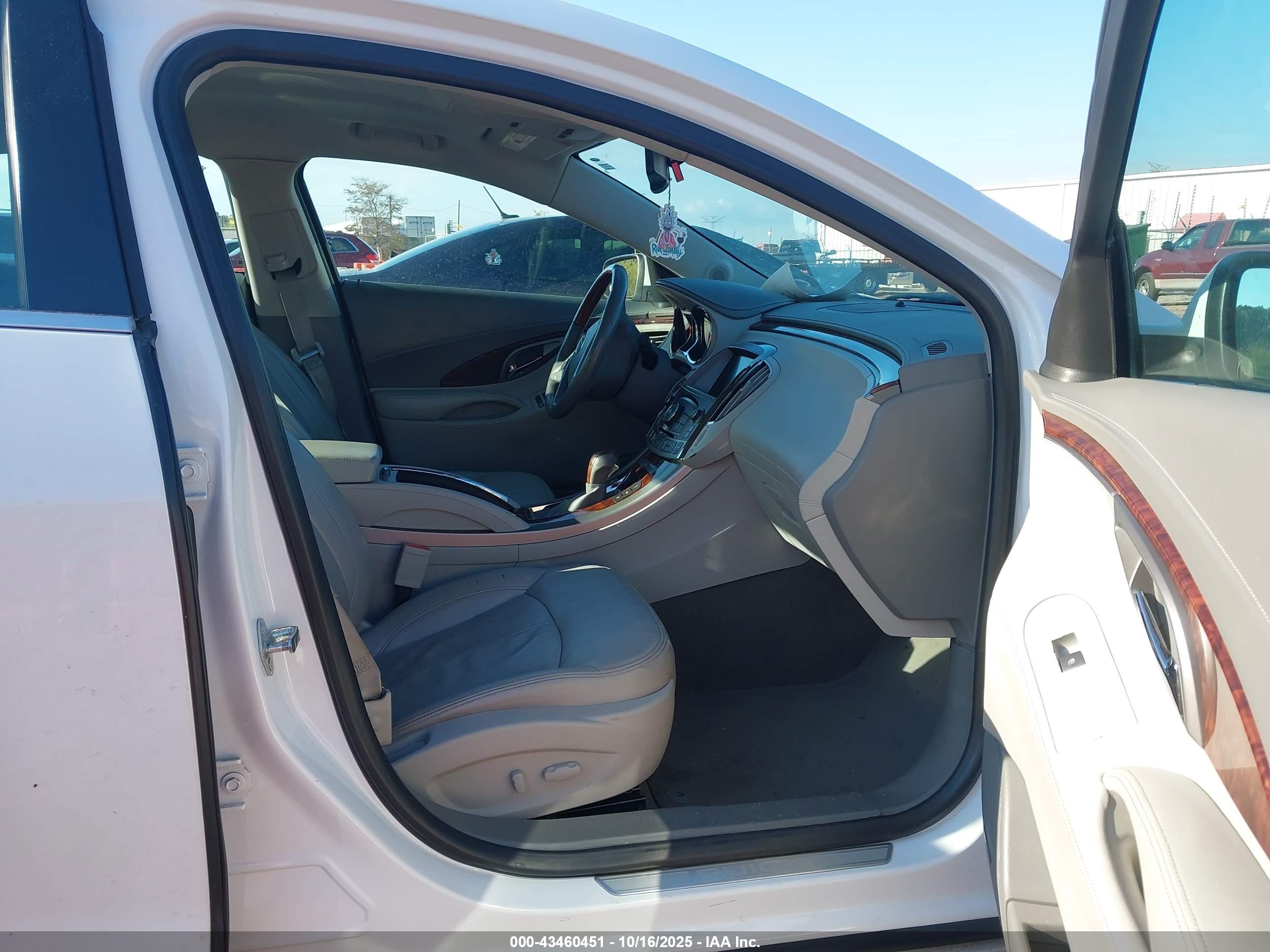 BUICK LACROSSE image 5
