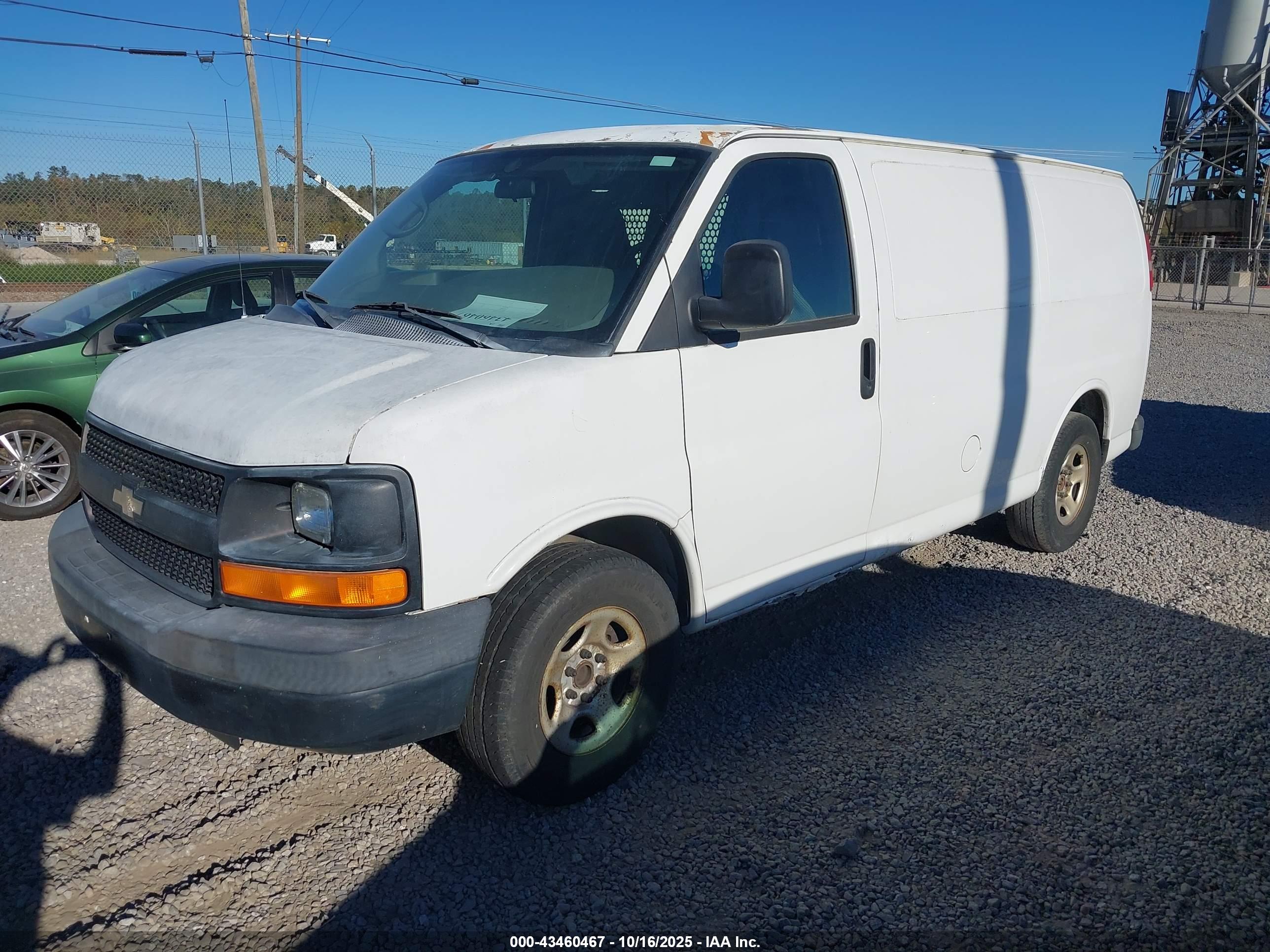 CHEVROLET EXPRESS image 2