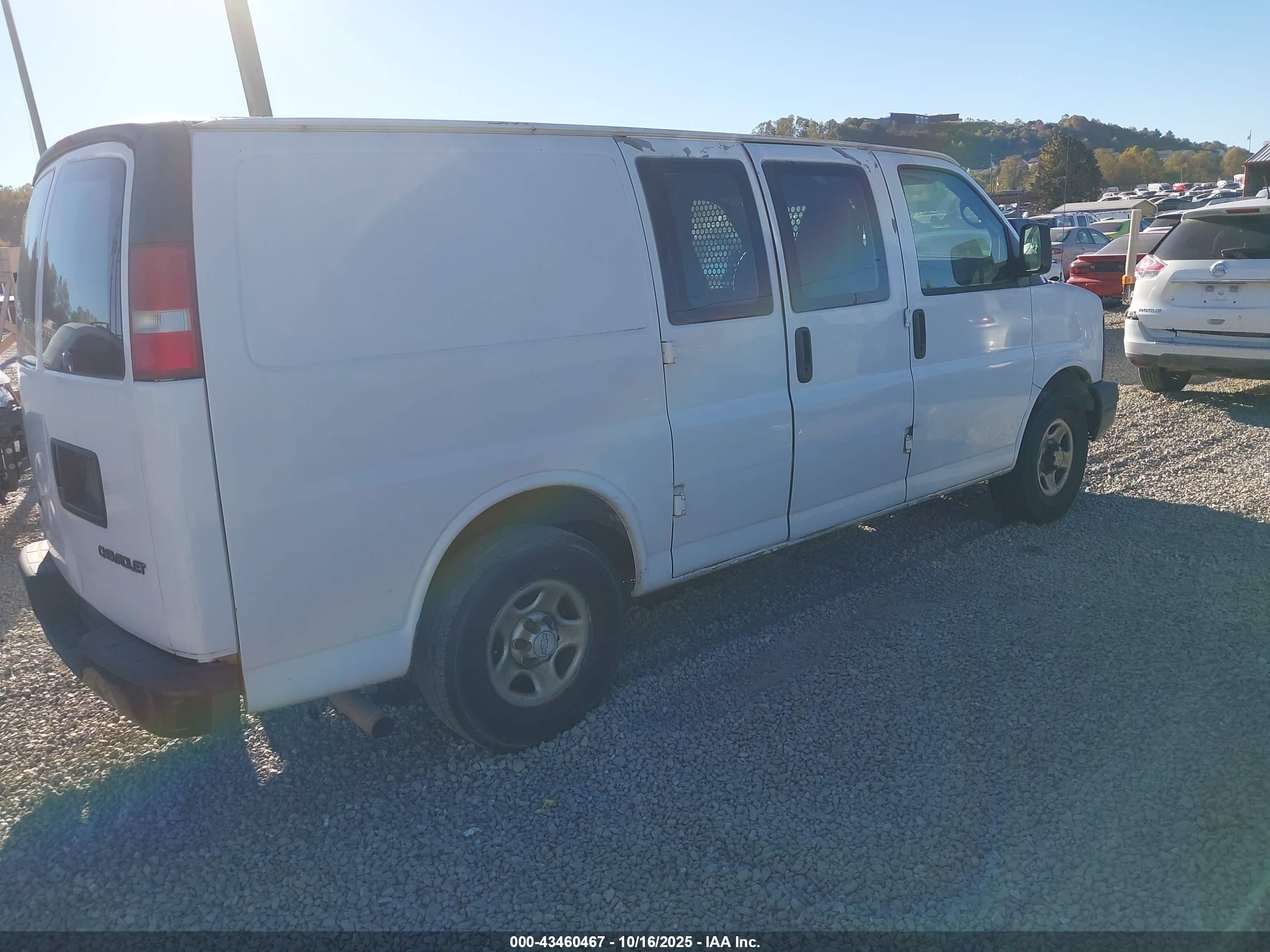 CHEVROLET EXPRESS image 4