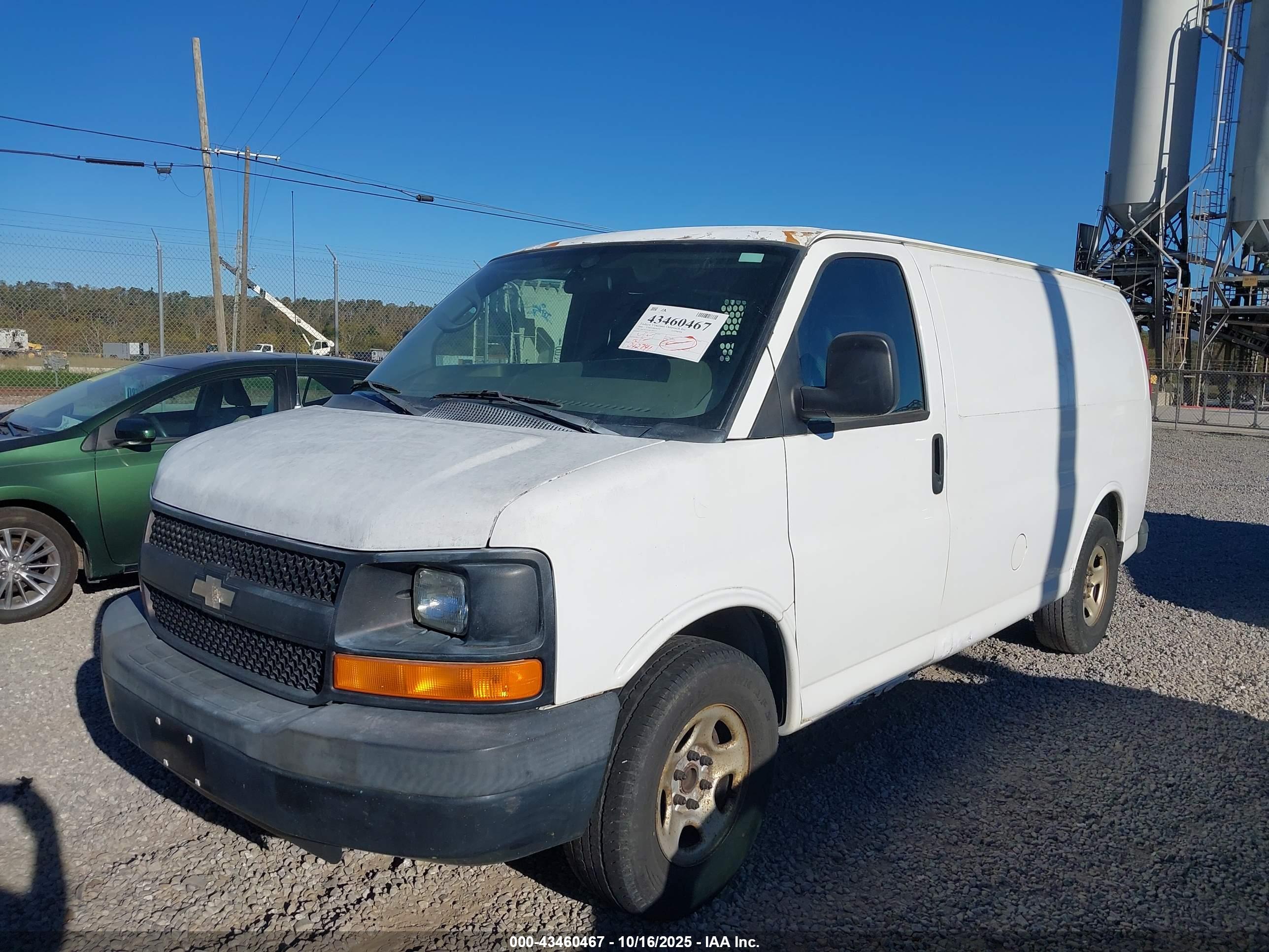 CHEVROLET EXPRESS image 6