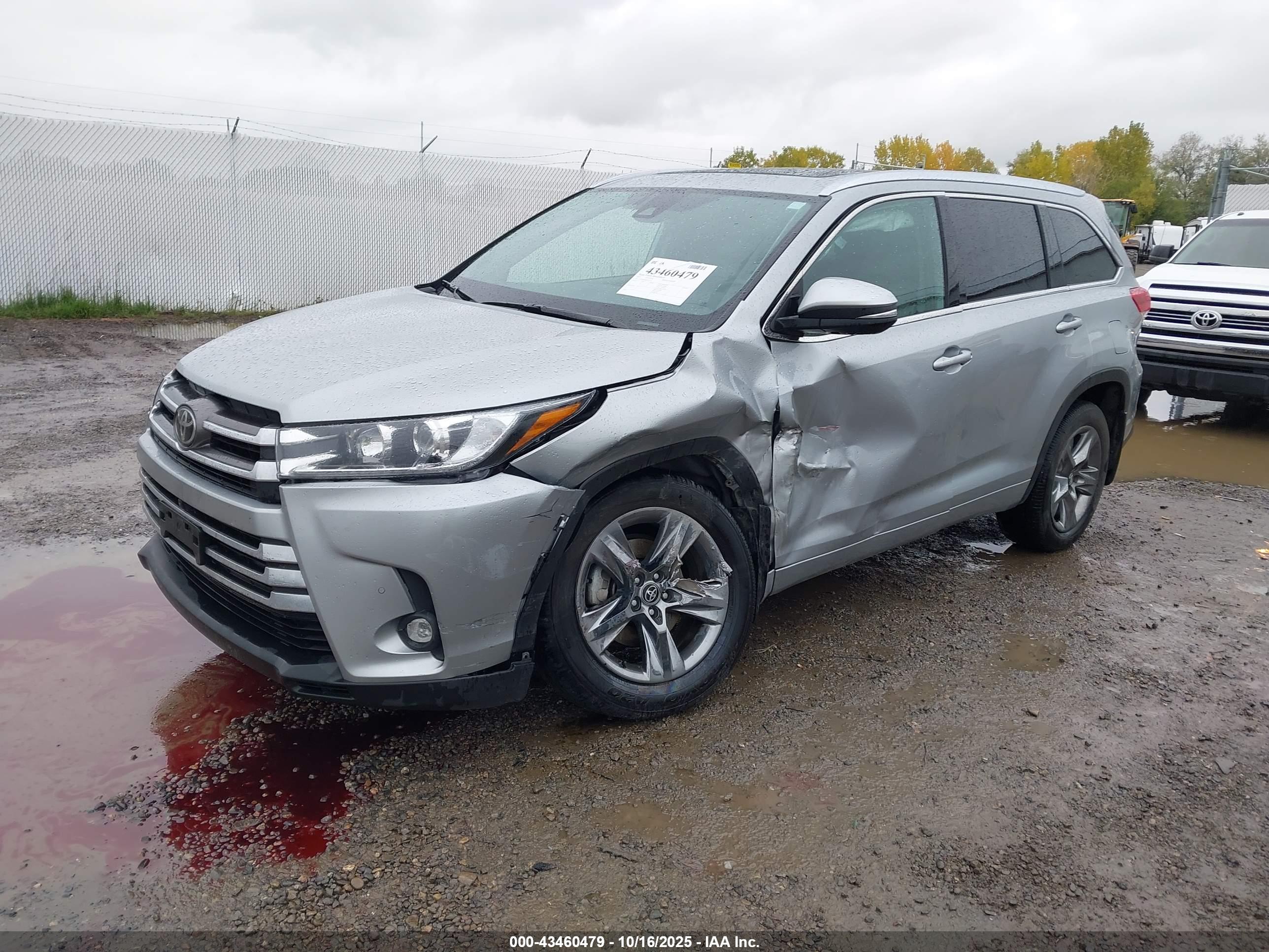 TOYOTA HIGHLANDER image 2