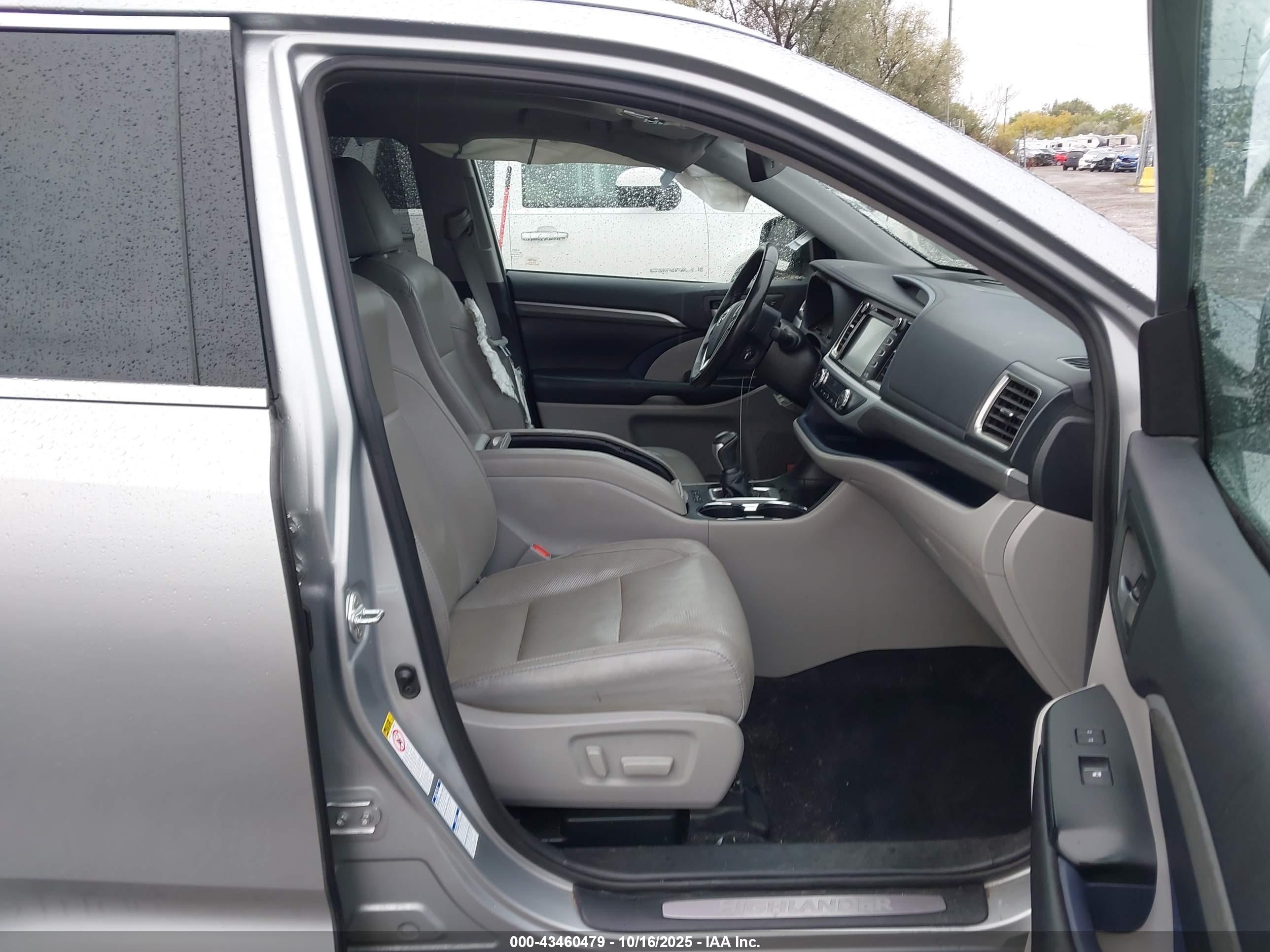 TOYOTA HIGHLANDER image 5