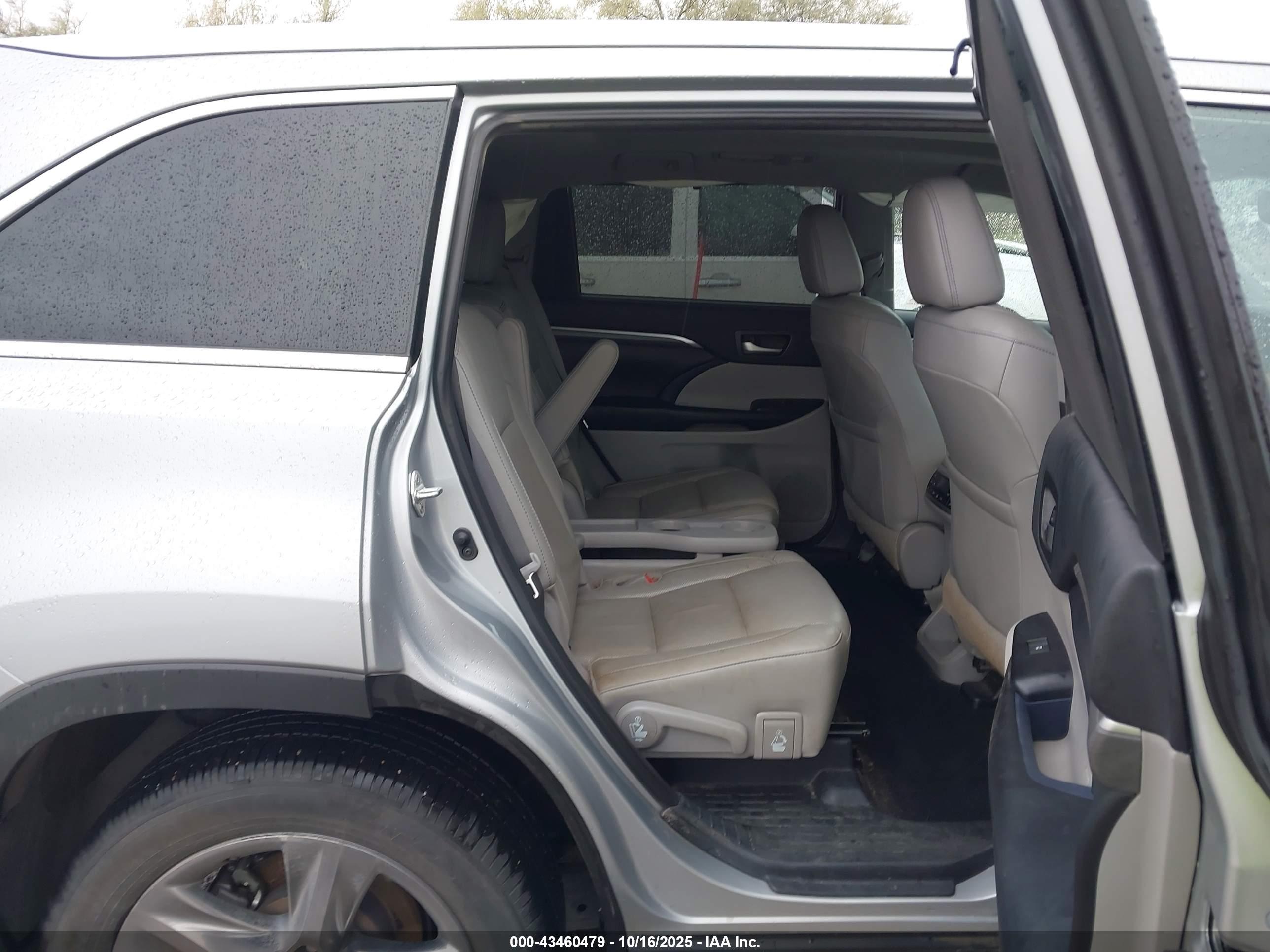 TOYOTA HIGHLANDER image 8