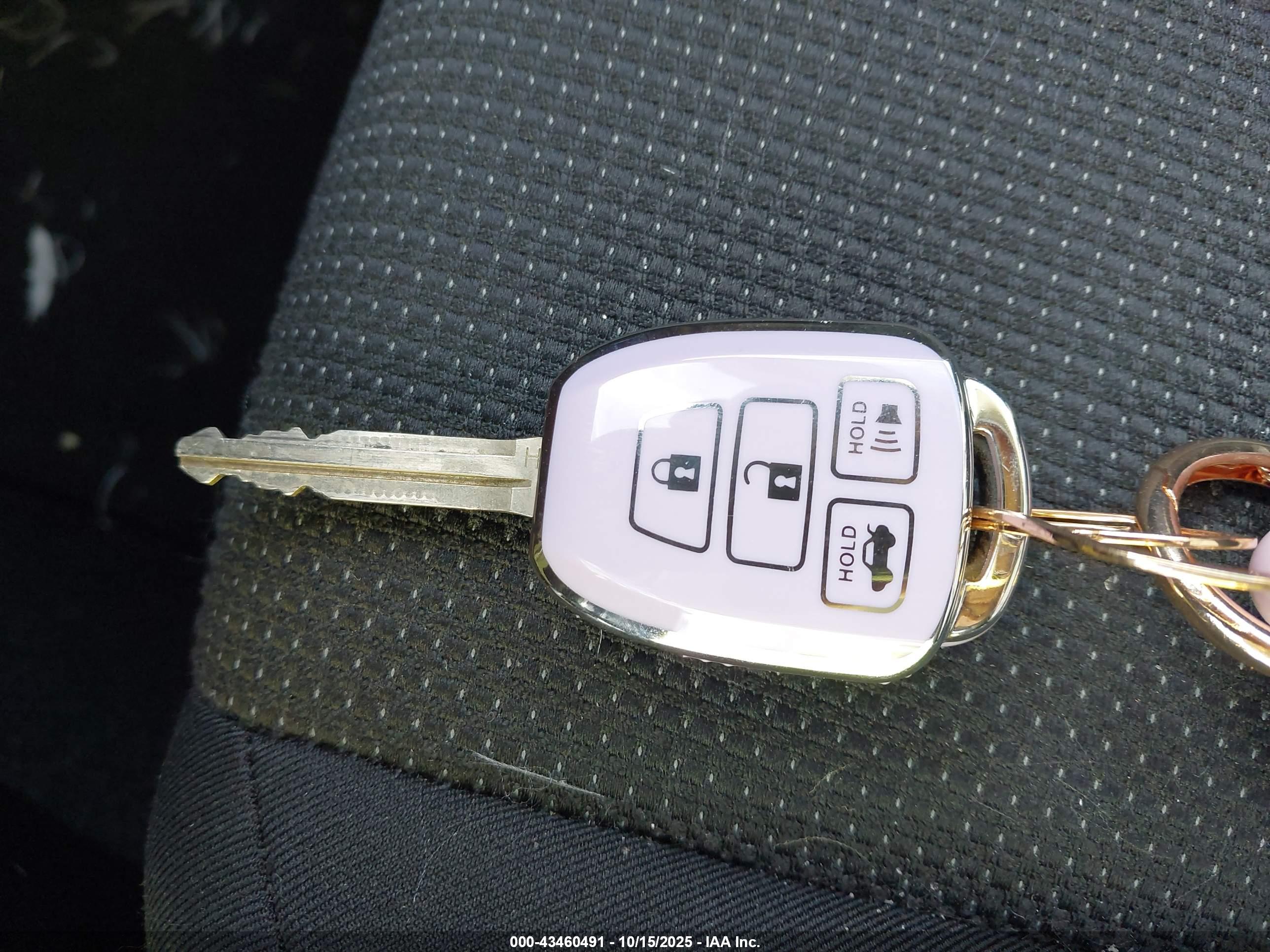 TOYOTA RAV4 image 11