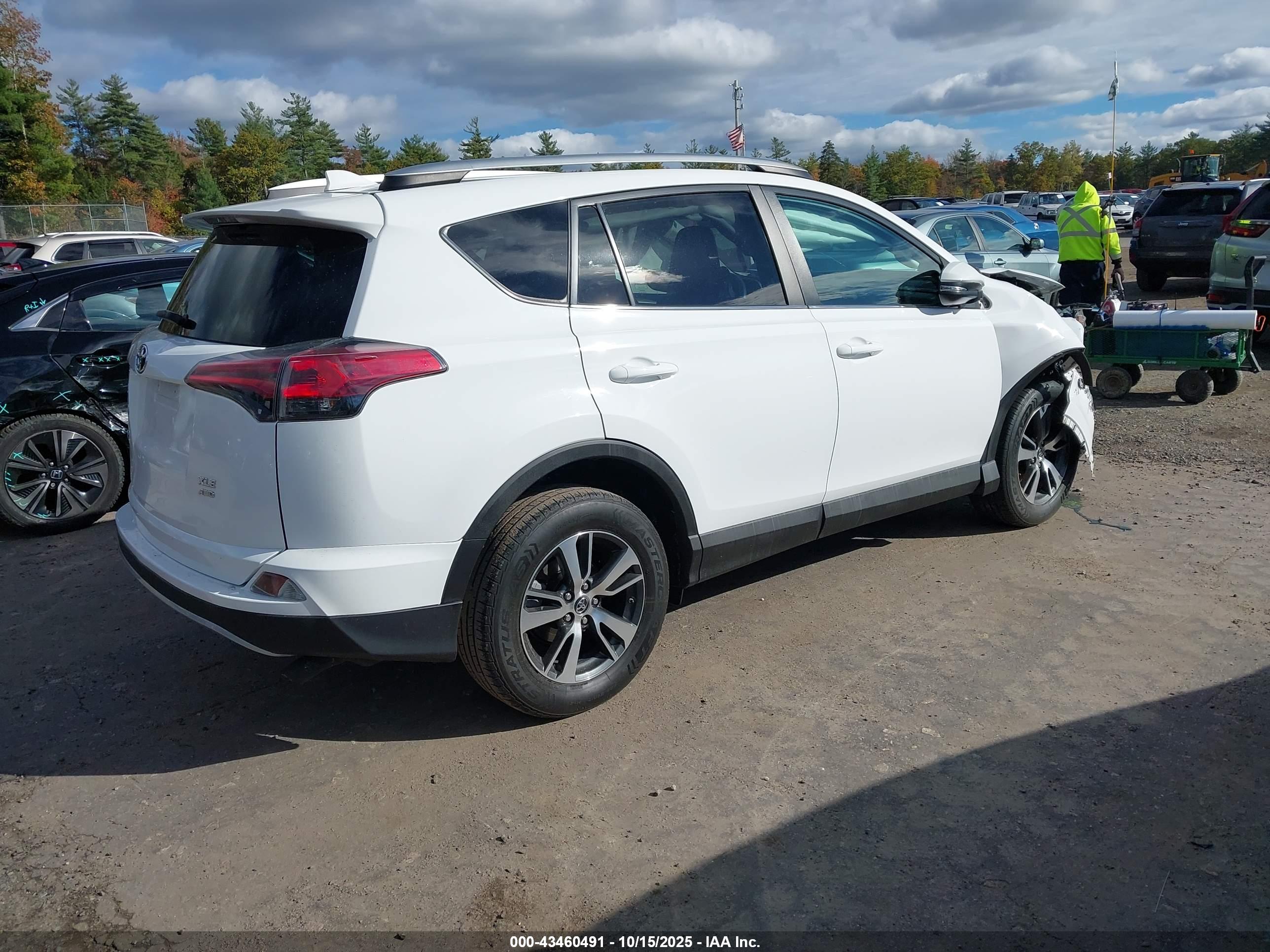 TOYOTA RAV4 image 4