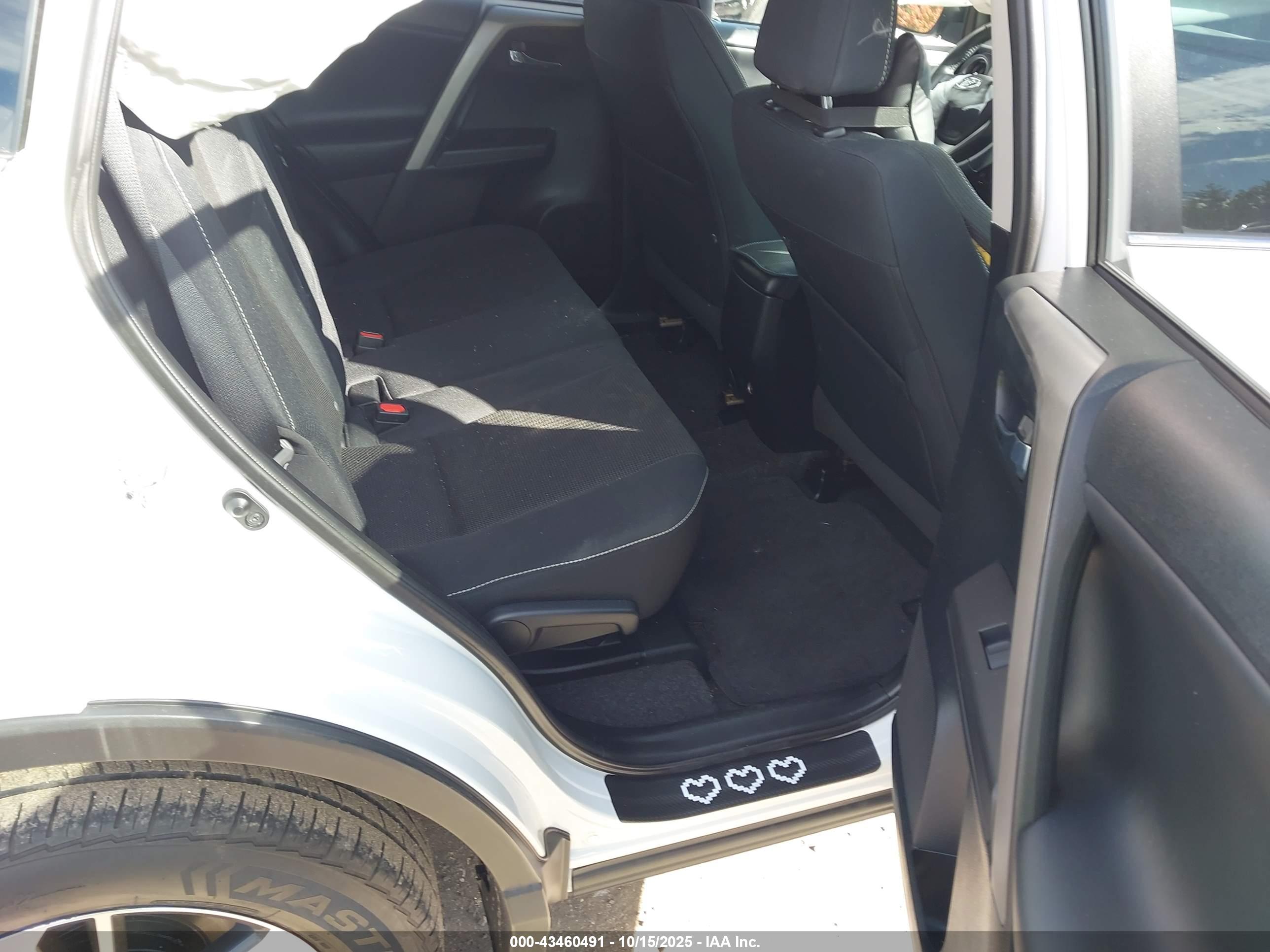 TOYOTA RAV4 image 8