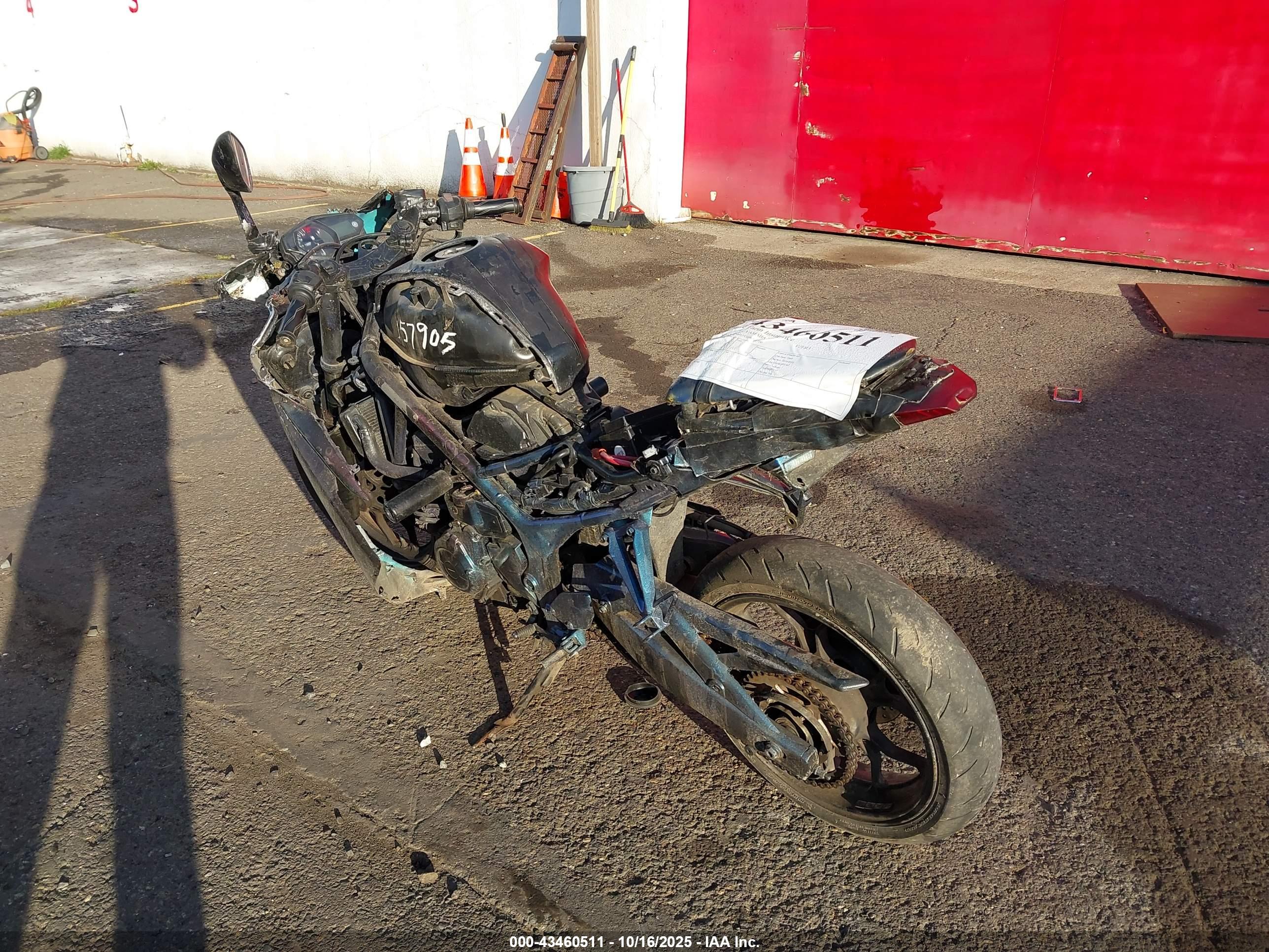 YAMAHA YZFR3 image 3