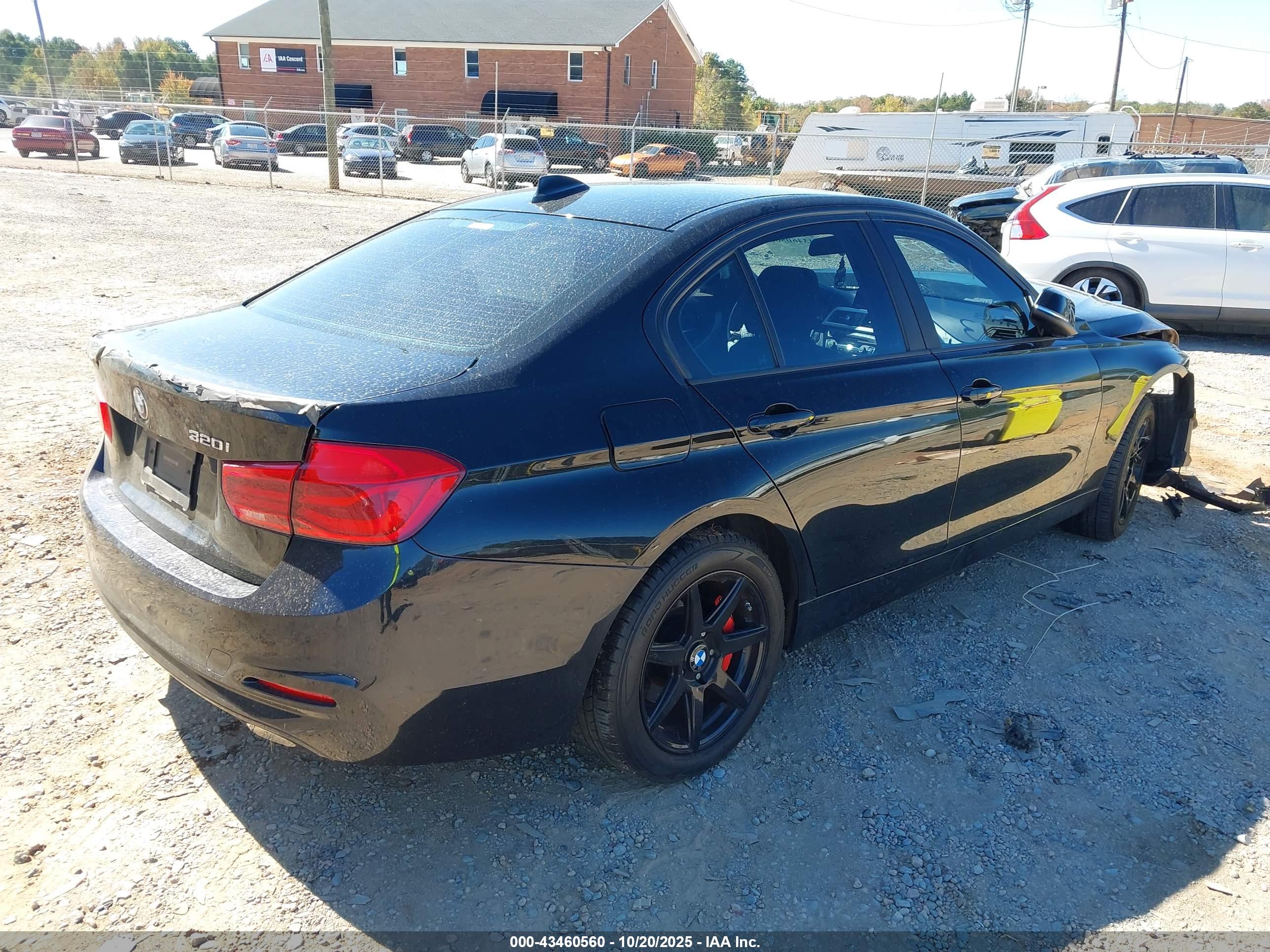 BMW 320I image 4