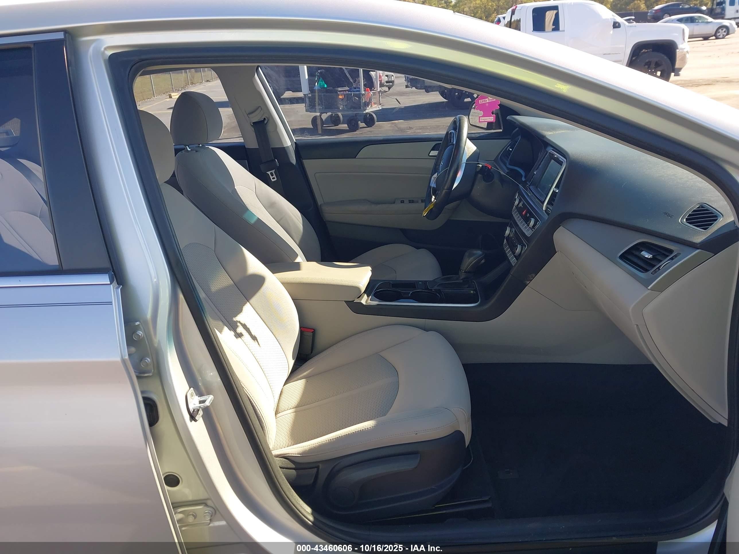 HYUNDAI SONATA image 5