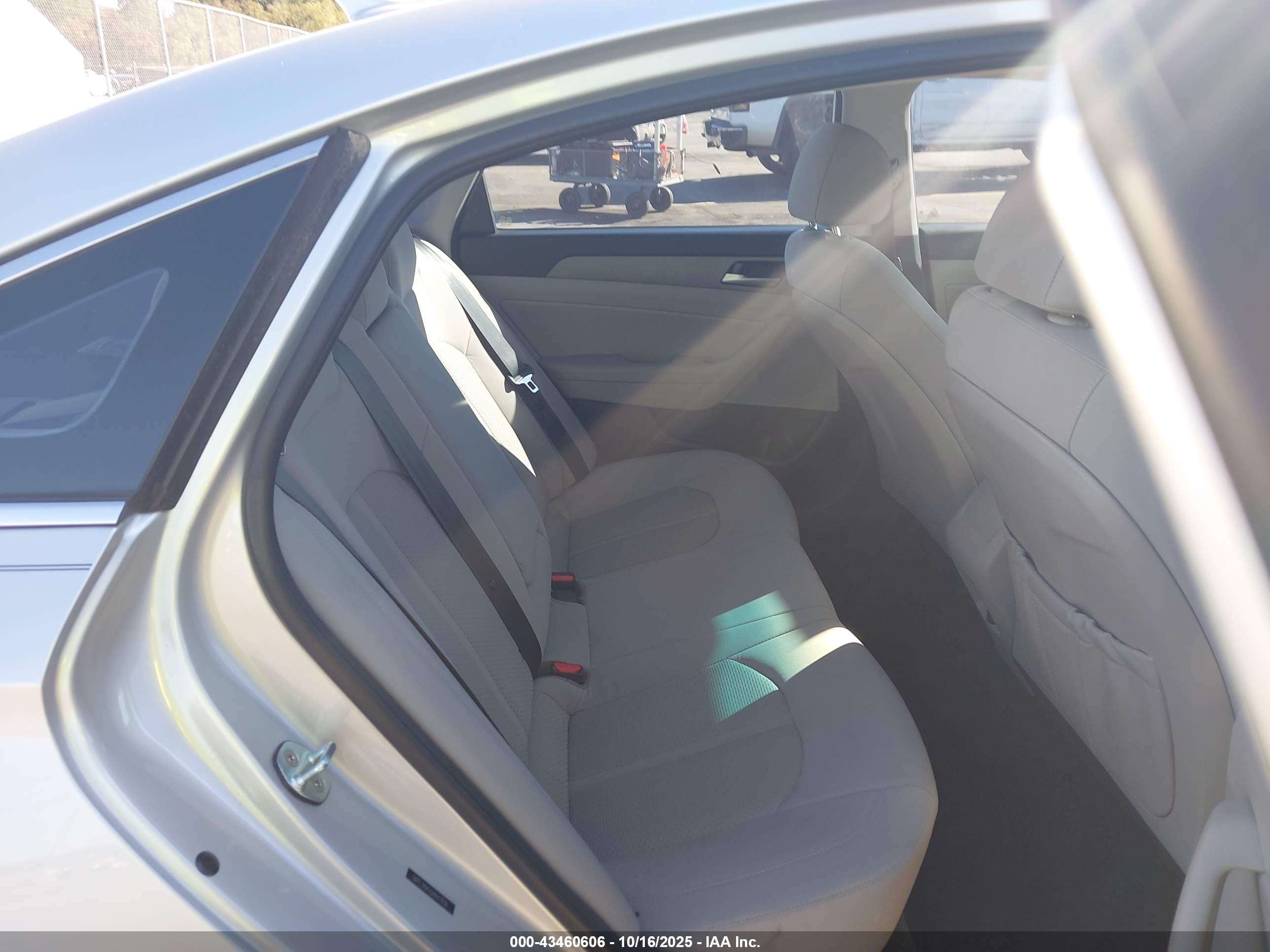 HYUNDAI SONATA image 8