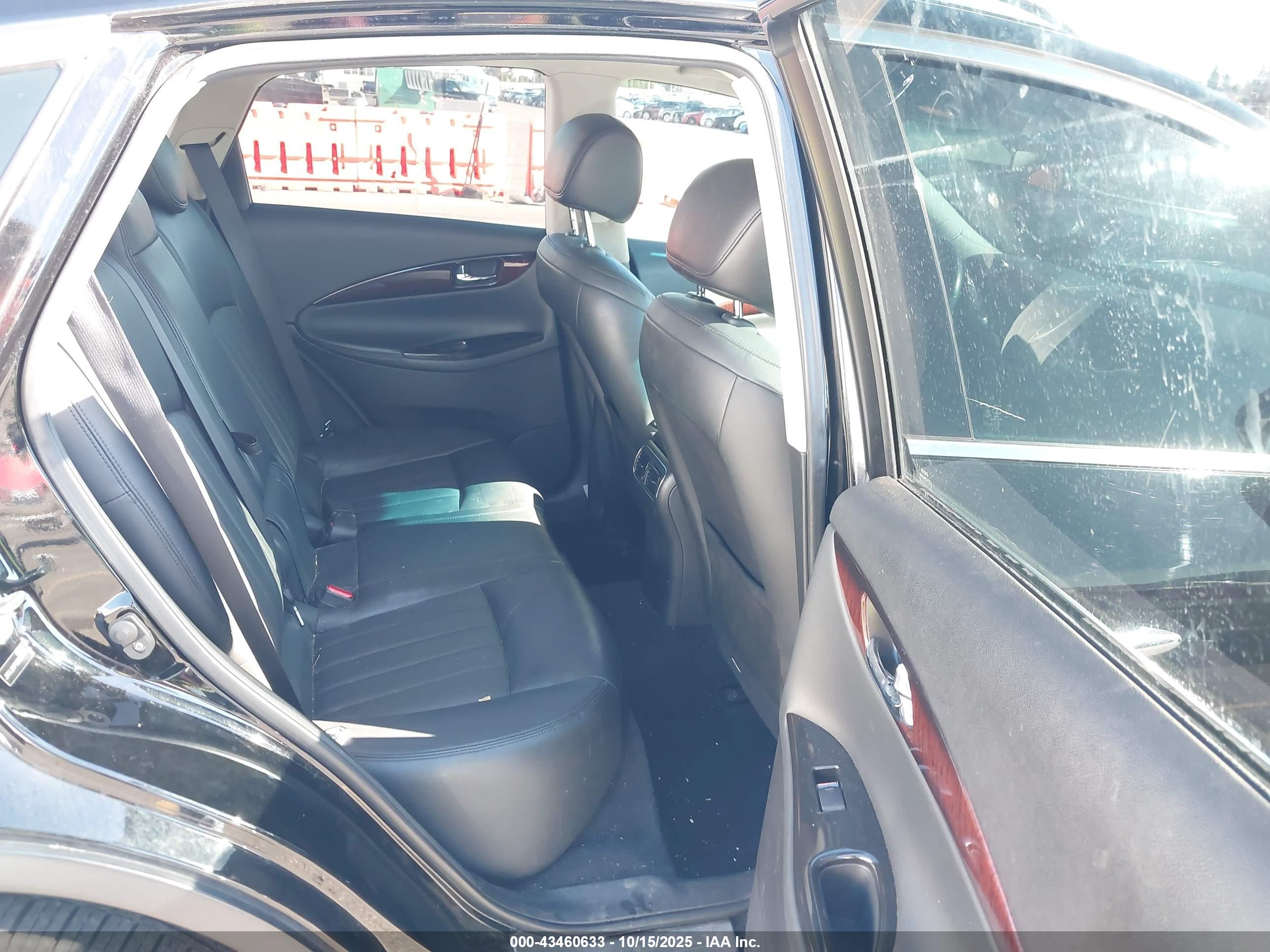 INFINITI EX35 image 8