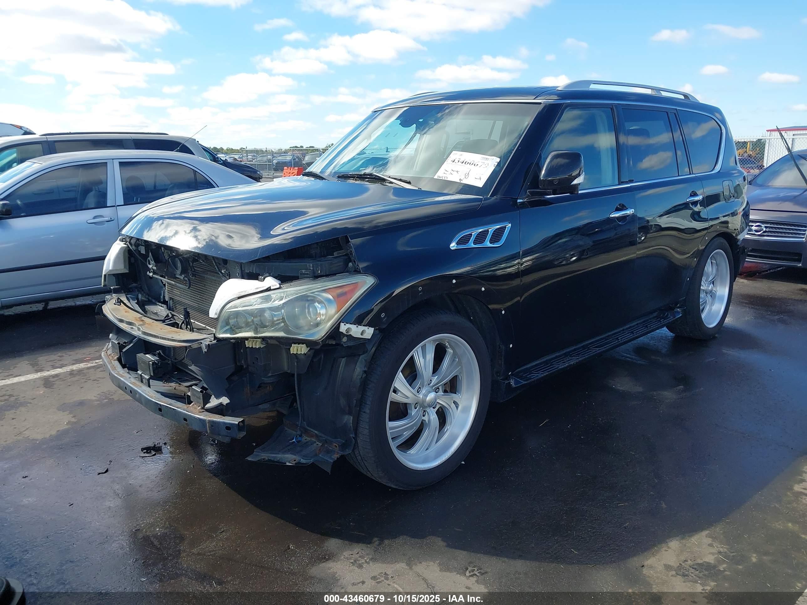 INFINITI QX56 image 2