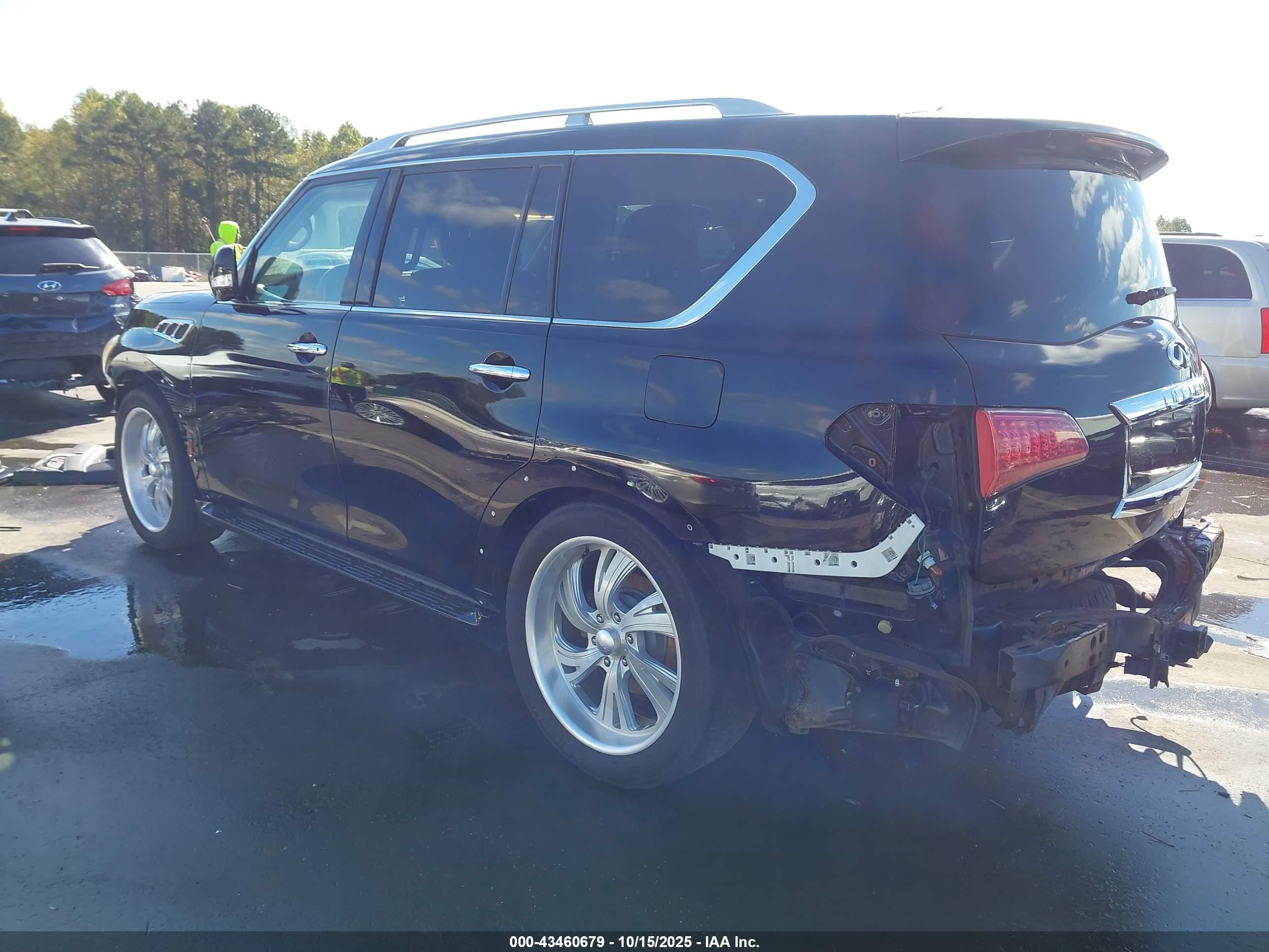 INFINITI QX56 image 3