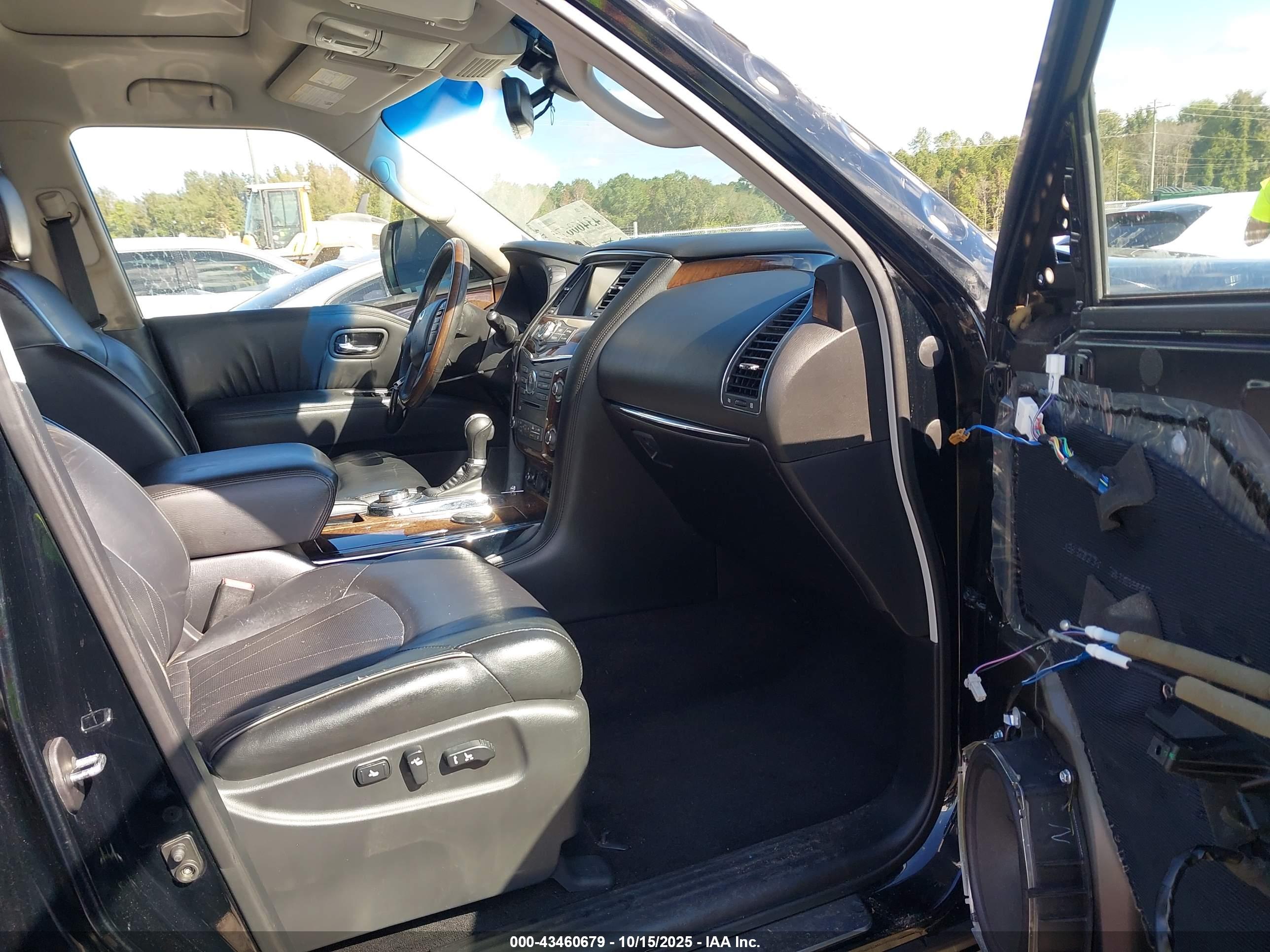 INFINITI QX56 image 5